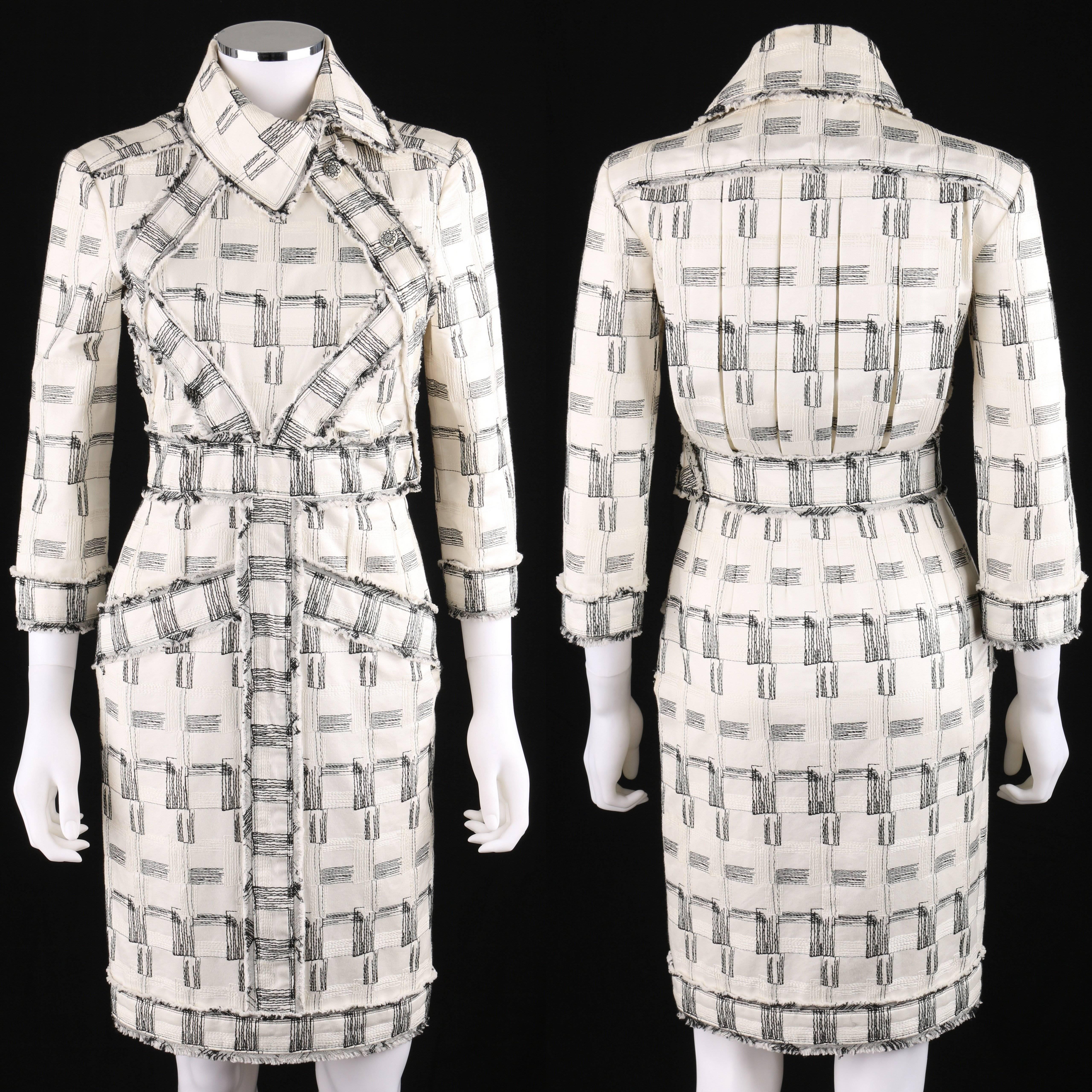 CHANEL Bi-Color Embroidered Long Sleeve Sheath Dress Raw Edge S/S 2009 Sz 34 In Excellent Condition In Thiensville, WI