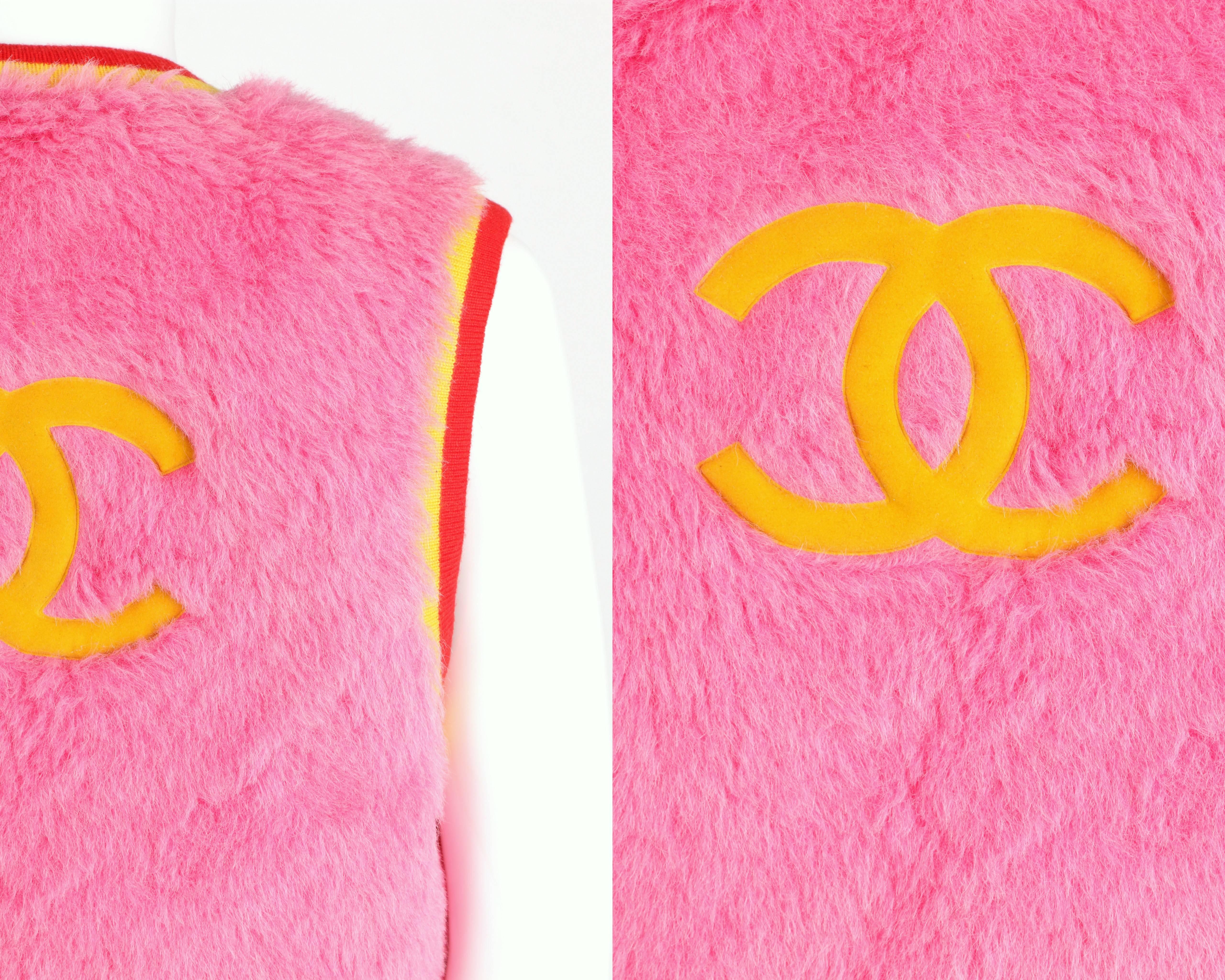 CHANEL 1994 A/W Bubble Gum Pink Alpaca Cashmere Vest Signature CC Logo Size 34  3