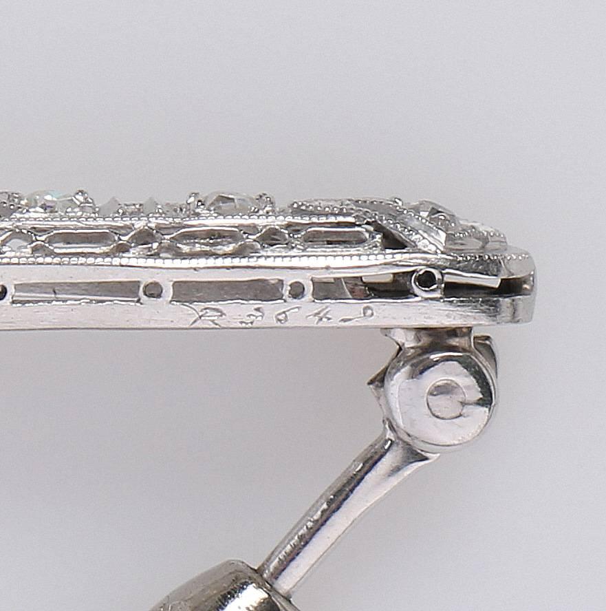Antique Edwardian European Cut Diamond Platinum Foliate Filigree Metal Bar Pin In Good Condition For Sale In Thiensville, WI
