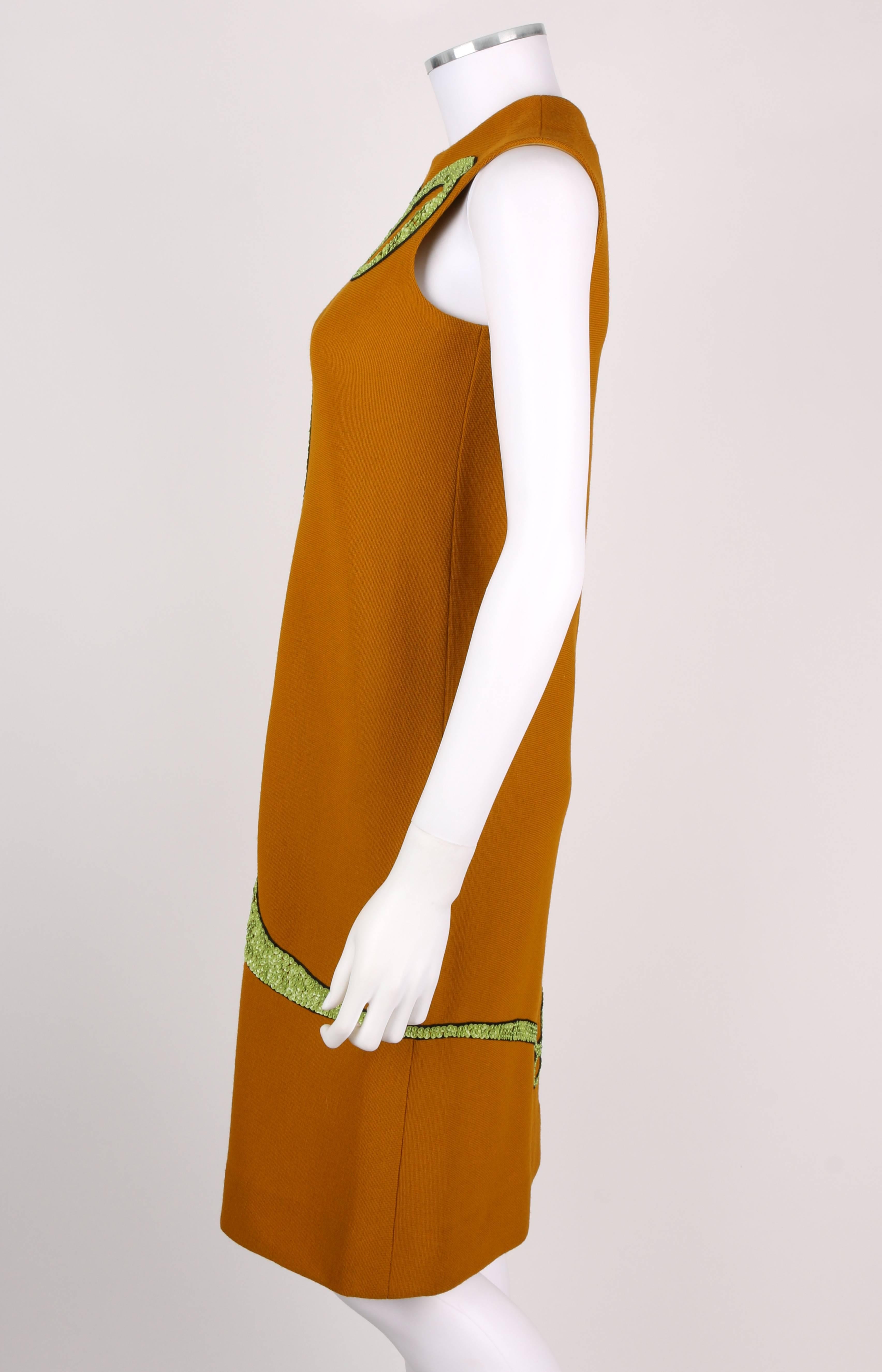 Donna ALEXANDER'S 1960 circa, abito senza maniche con lustrini e decorazioni in stile Mod di ALEXANDER'S in vendita