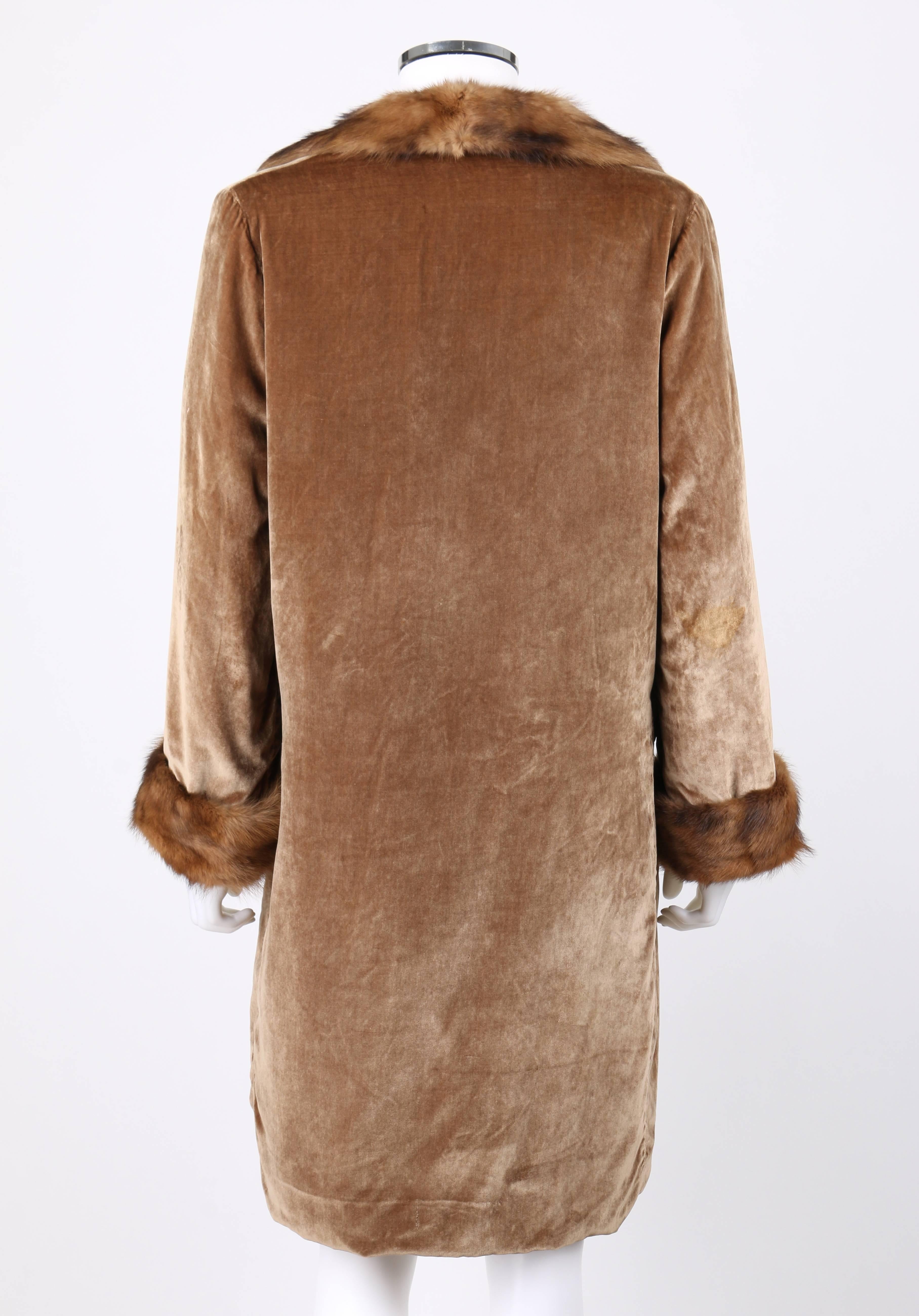 JEAN PATOU Couture ca. 1920er Jahre Bronze Pelzbesatz Samt Abendmantel mit fallender Taille im Zustand „Gut“ im Angebot in Thiensville, WI