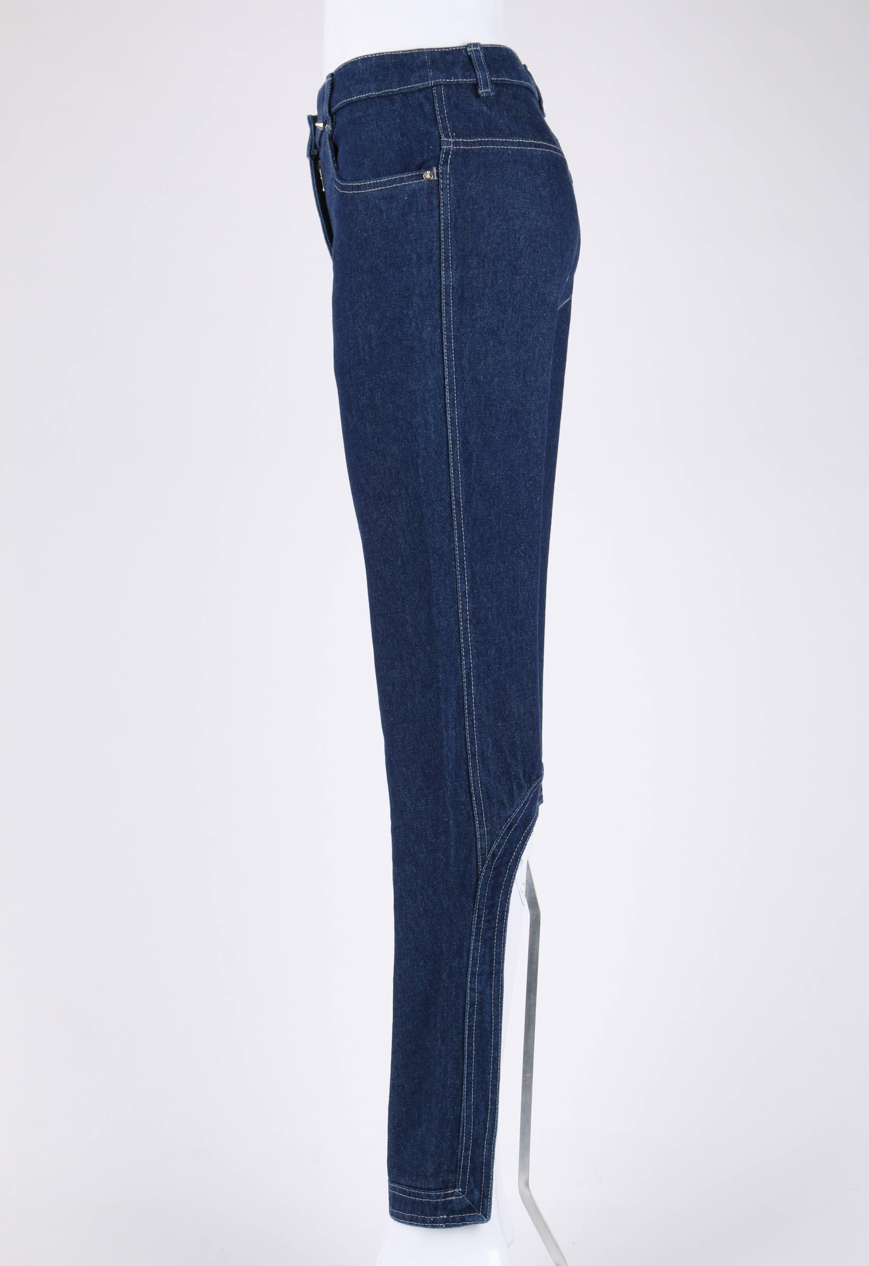 ALEXANDER MCQUEEN Pantalon en jean bleu en coton « Eye » avec découpe arquée et clous pointus, 2000 en vente 1