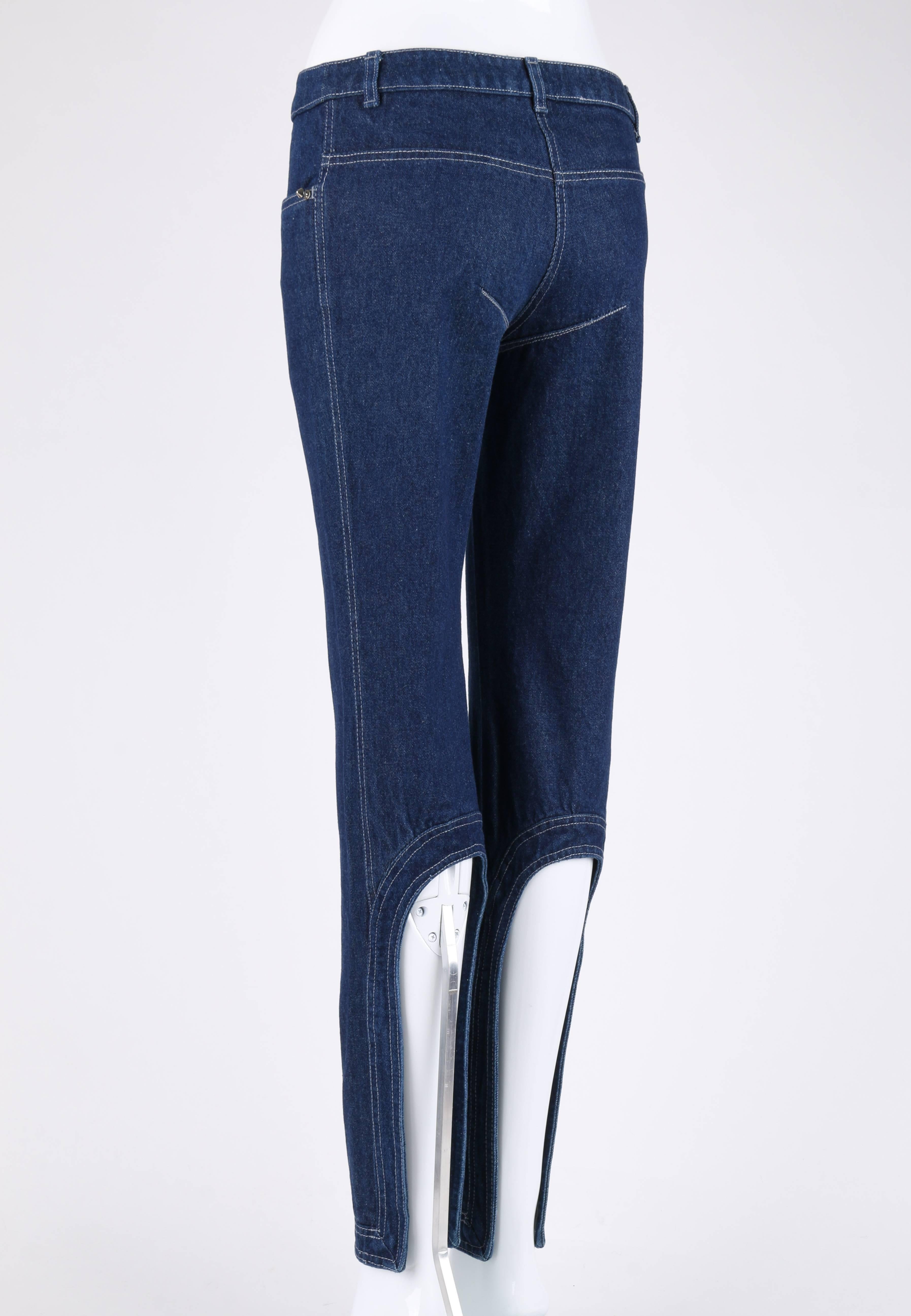 ALEXANDER MCQUEEN Pantalon en jean bleu en coton « Eye » avec découpe arquée et clous pointus, 2000 Pour femmes en vente