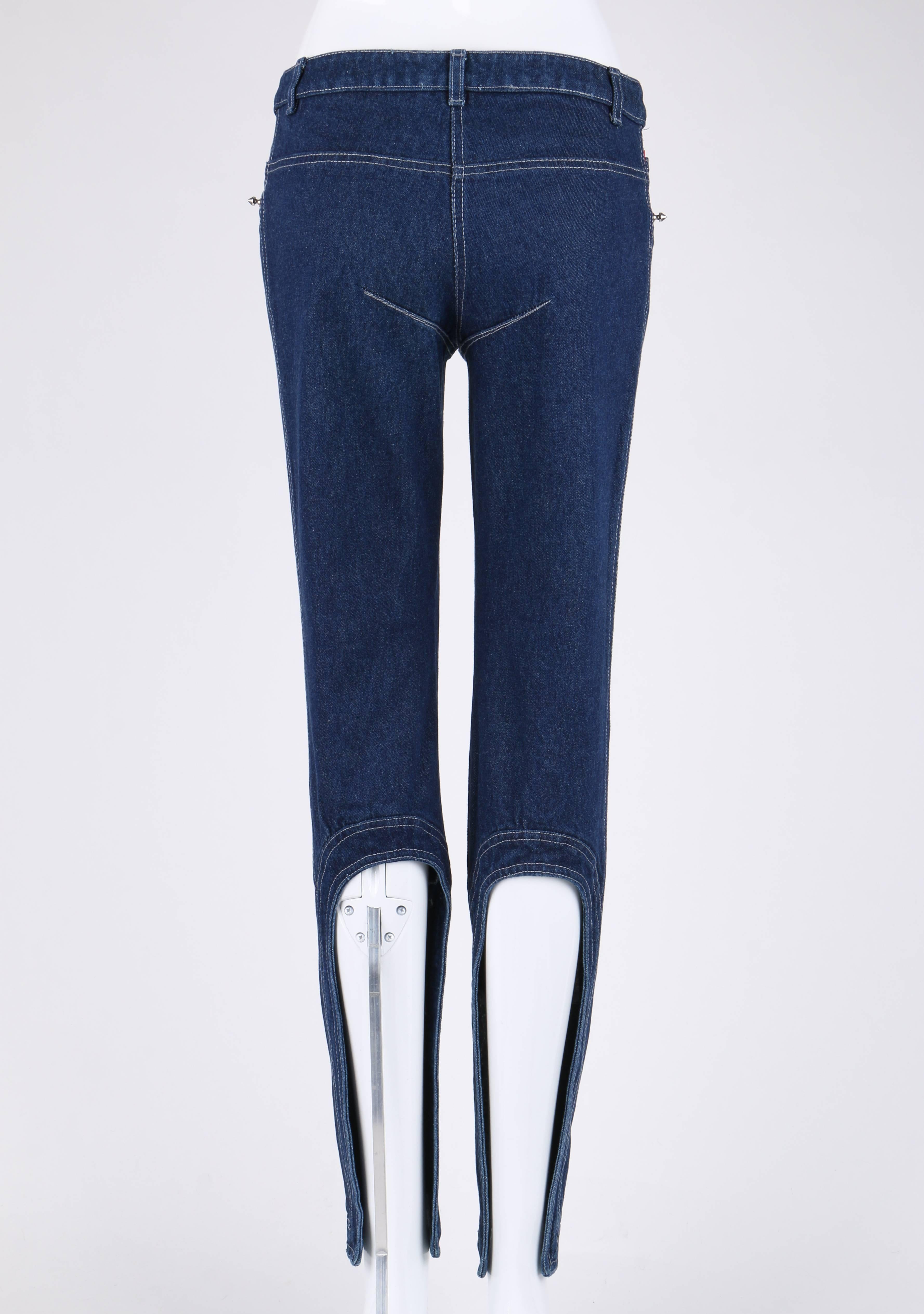 ALEXANDER MCQUEEN Pantalon en jean bleu en coton « Eye » avec découpe arquée et clous pointus, 2000 Bon état - En vente à Thiensville, WI