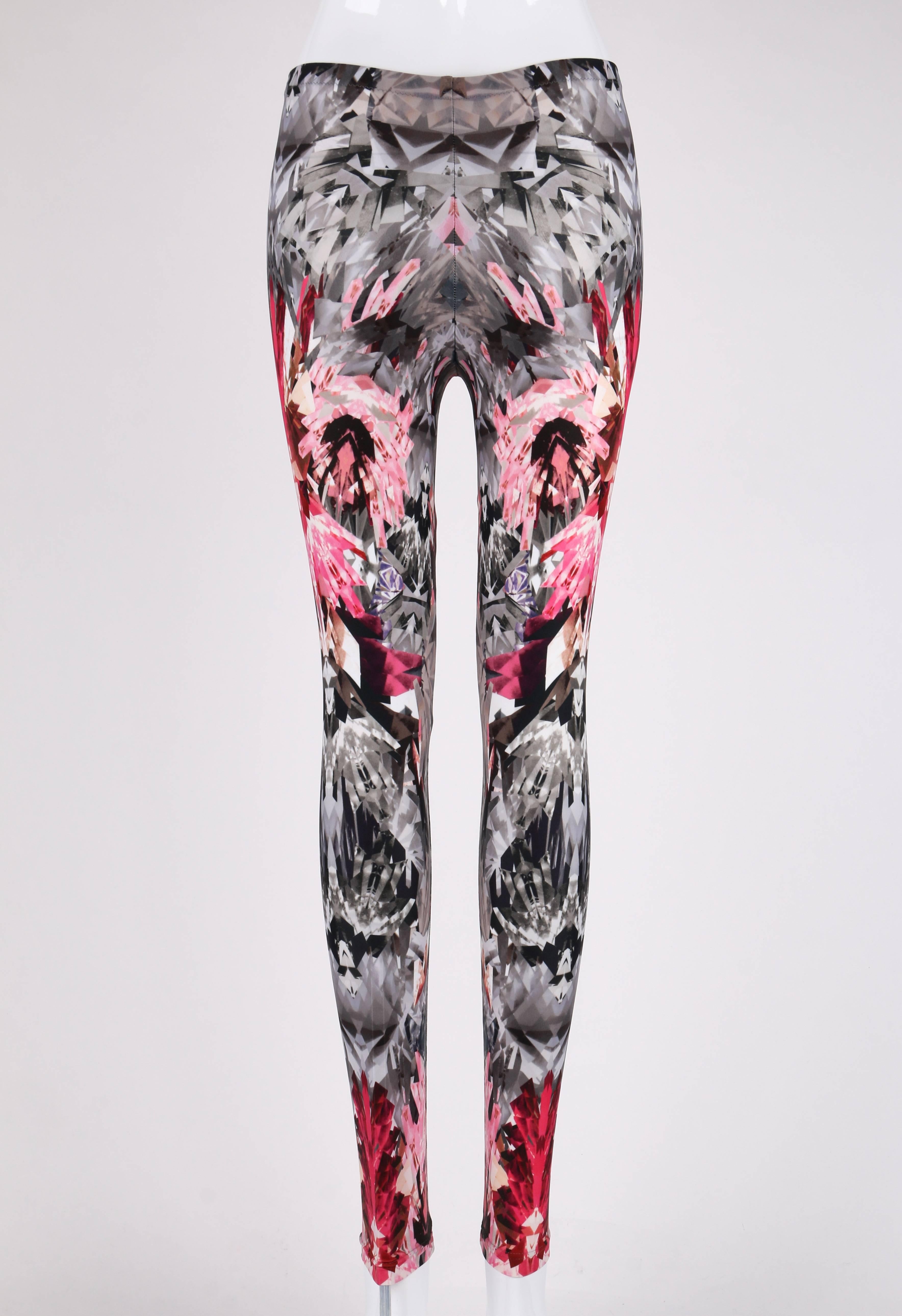 ALEXANDER MCQUEEN S/S 2009 Pink Crystal Kaleidoscope Print Leggings Pants Sz XS In Good Condition In Thiensville, WI
