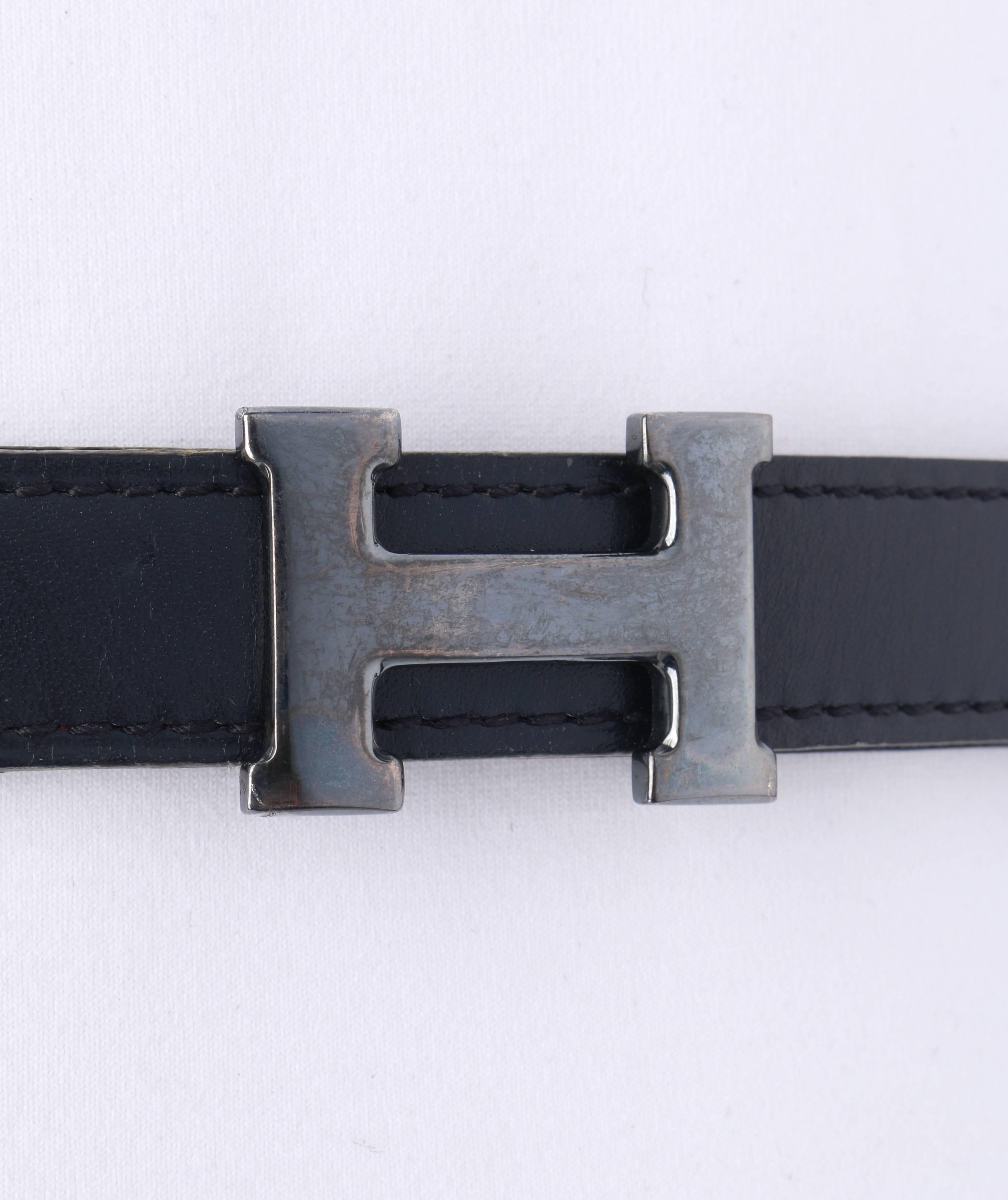 HERMES c.1987 Navy Blue Burgundy Leather Reversible Ruthenium H Buckle Belt 75 In Excellent Condition In Thiensville, WI
