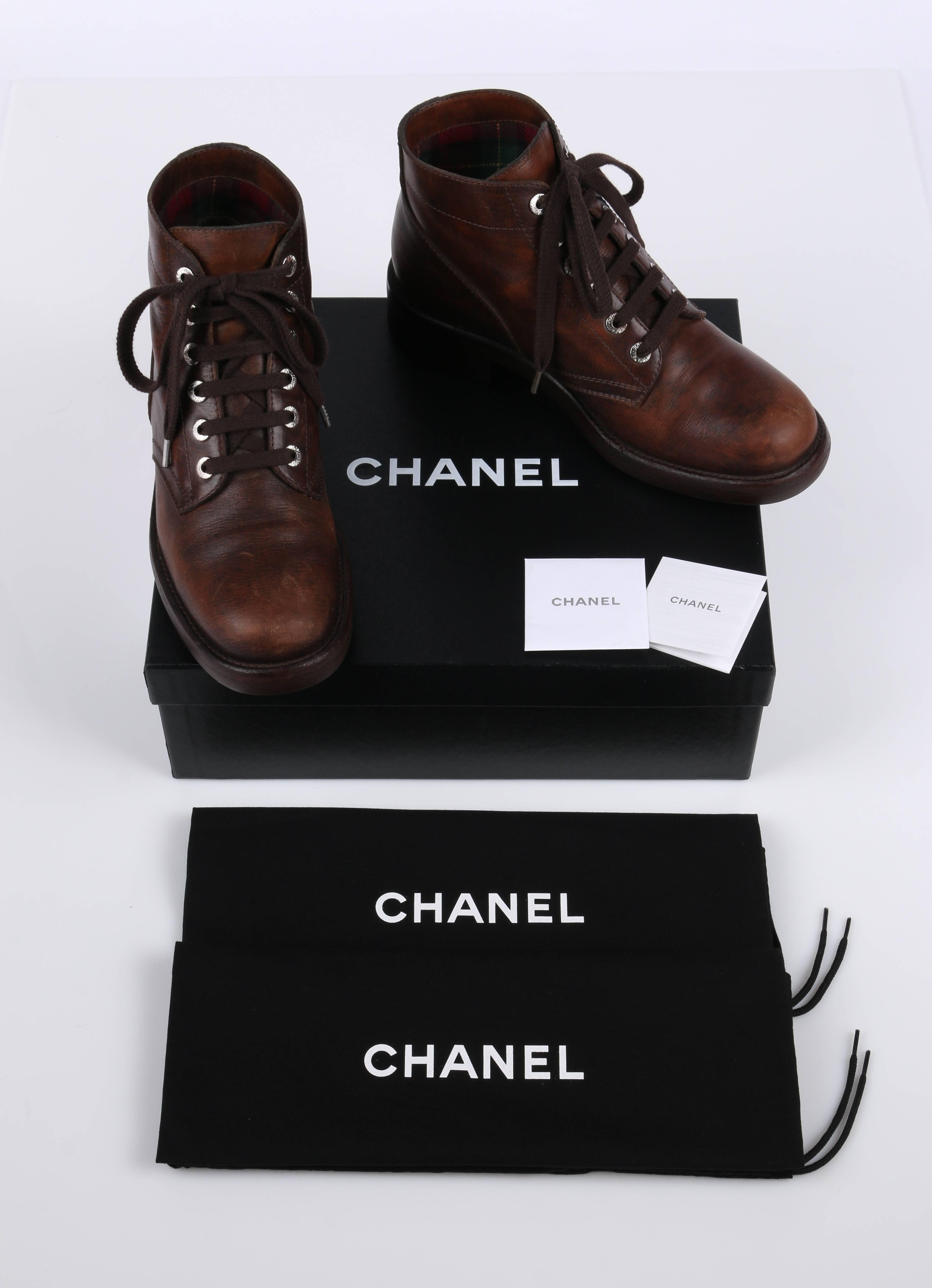 CHANEL A/W 2013 Brown Leather Lace Up Combat Hiking Short Ankle Boots Size 38.5 In Excellent Condition In Thiensville, WI