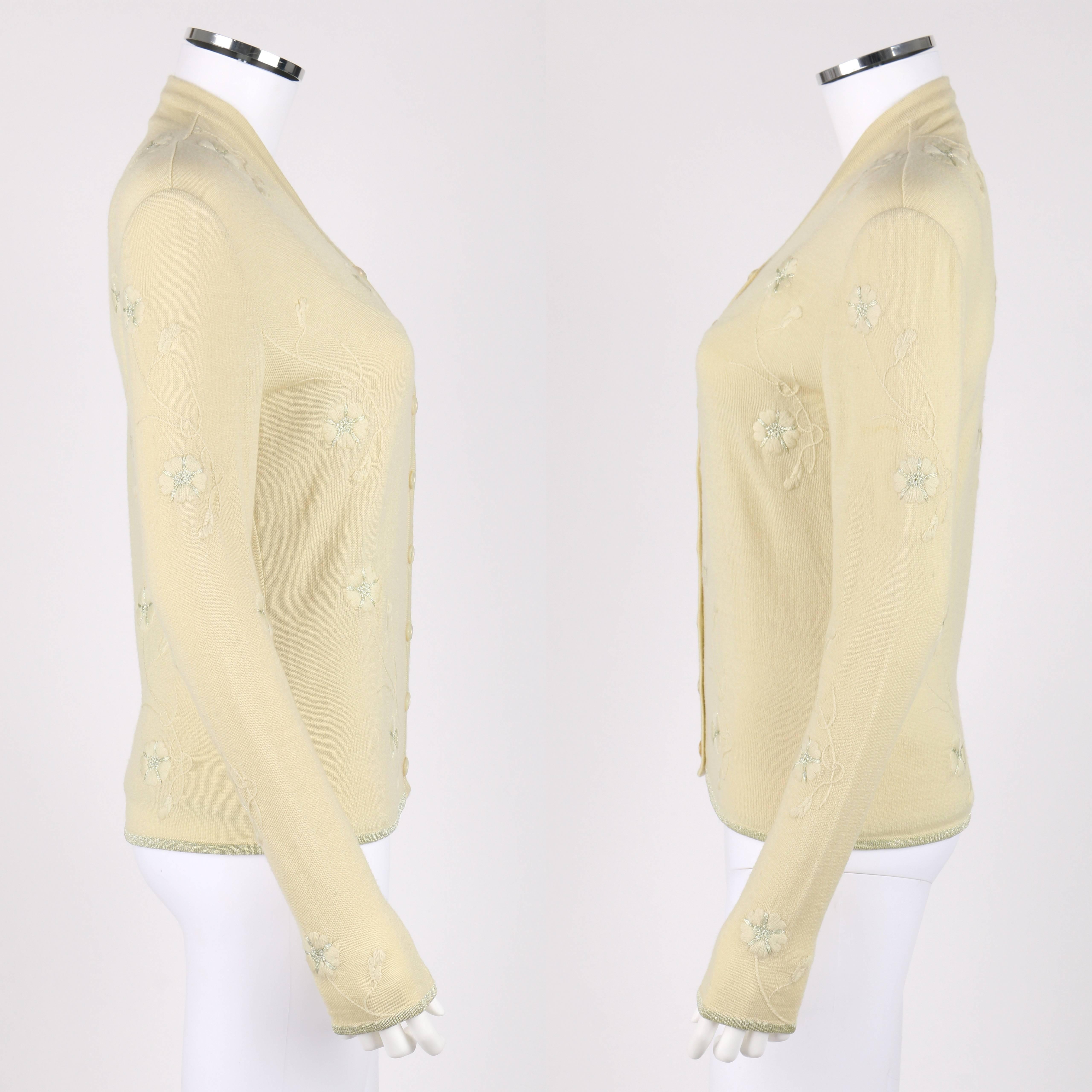 Jaune GIVENCHY Couture ALEXANDER MCQUEEN Ensemble cardigan jaune pâle à fleurs, E/P 1998 en vente