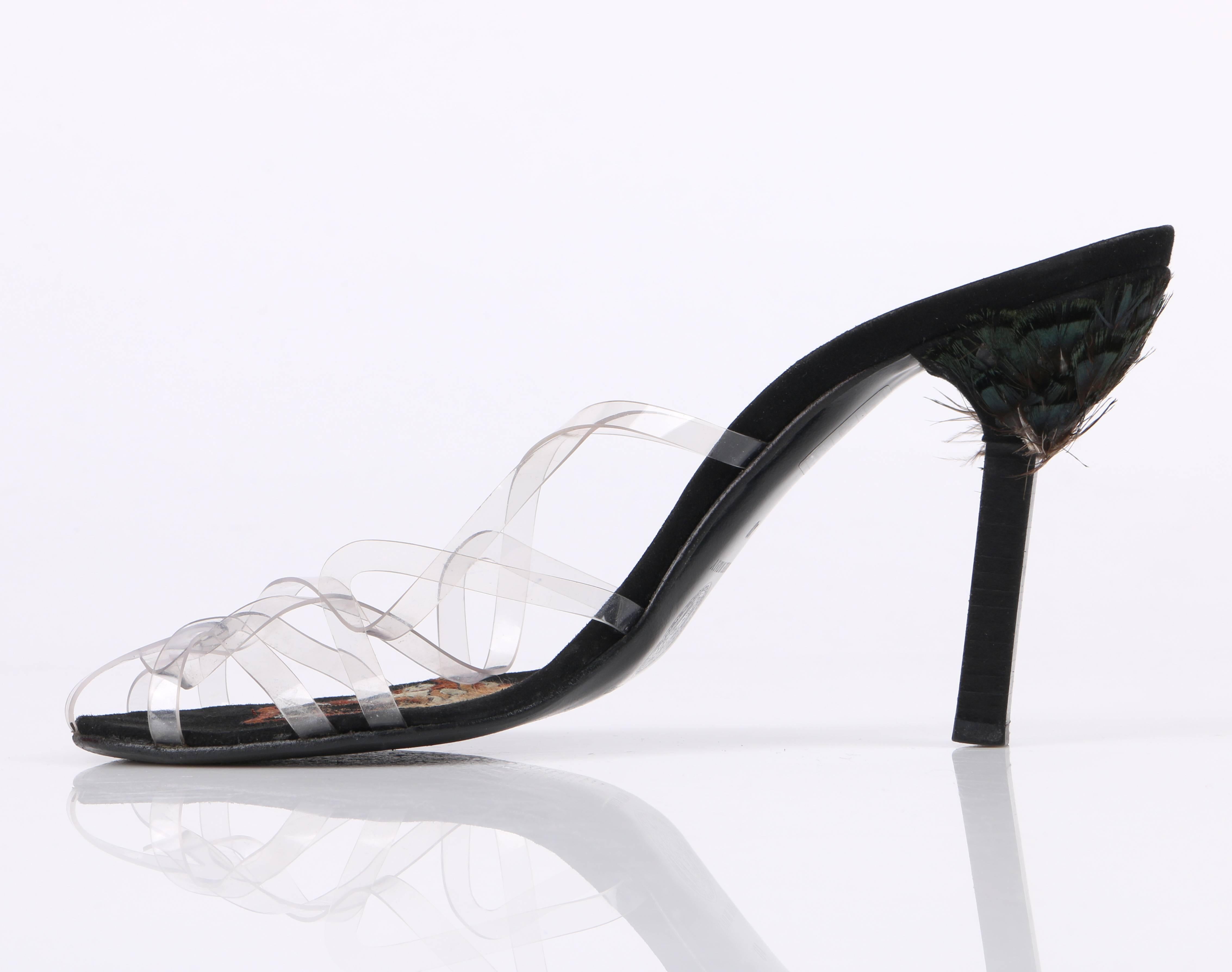 Noir ATELIER VERSACE Chaussures à talons en plumes de paon Medusa avec croix croisée transparente noire, Taille 40 en vente