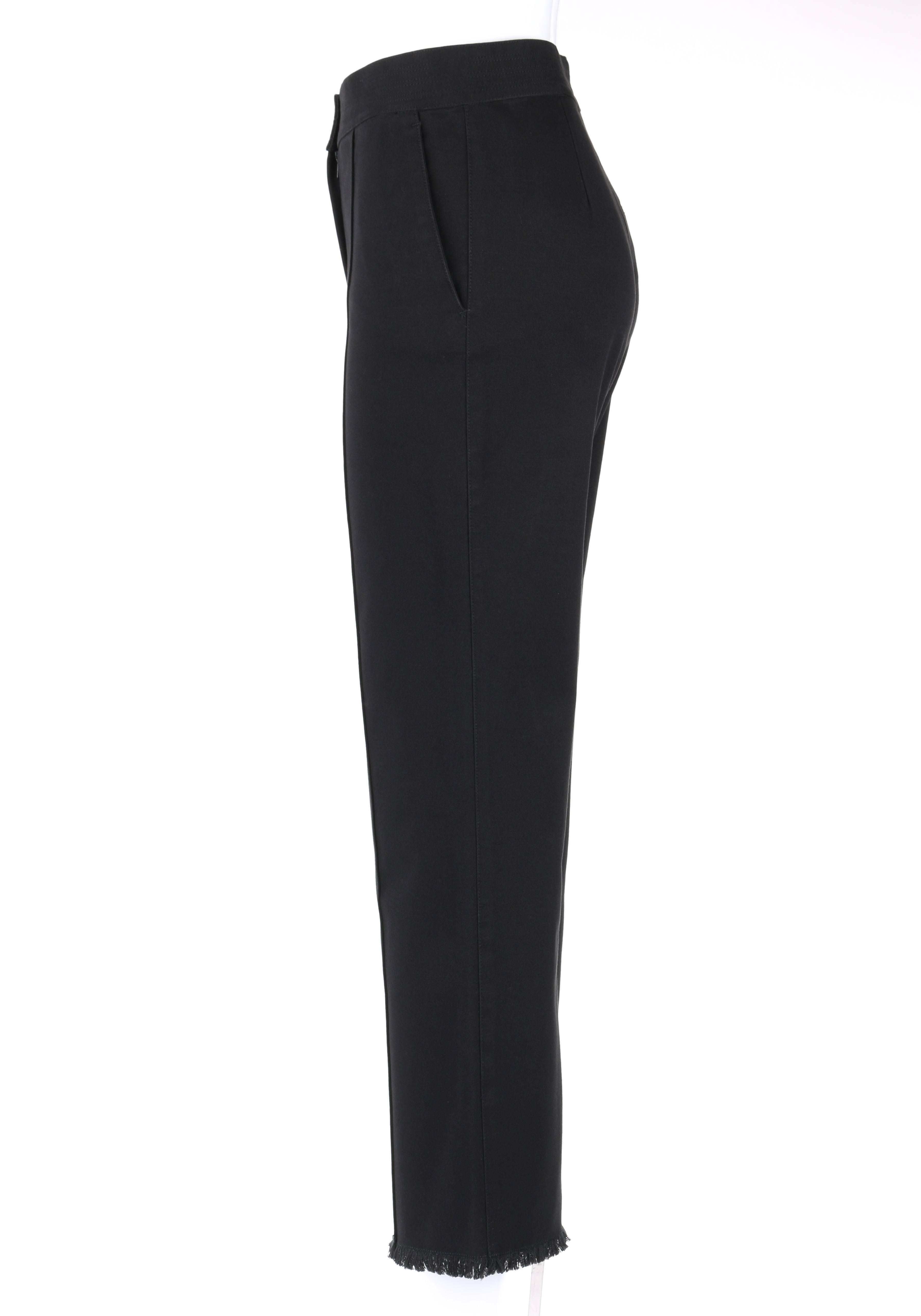 CHANEL Pantalon Capri à franges et jambes droites en gabardine de coton noir avec bord brut et franges, P/E 2004 Pour femmes en vente