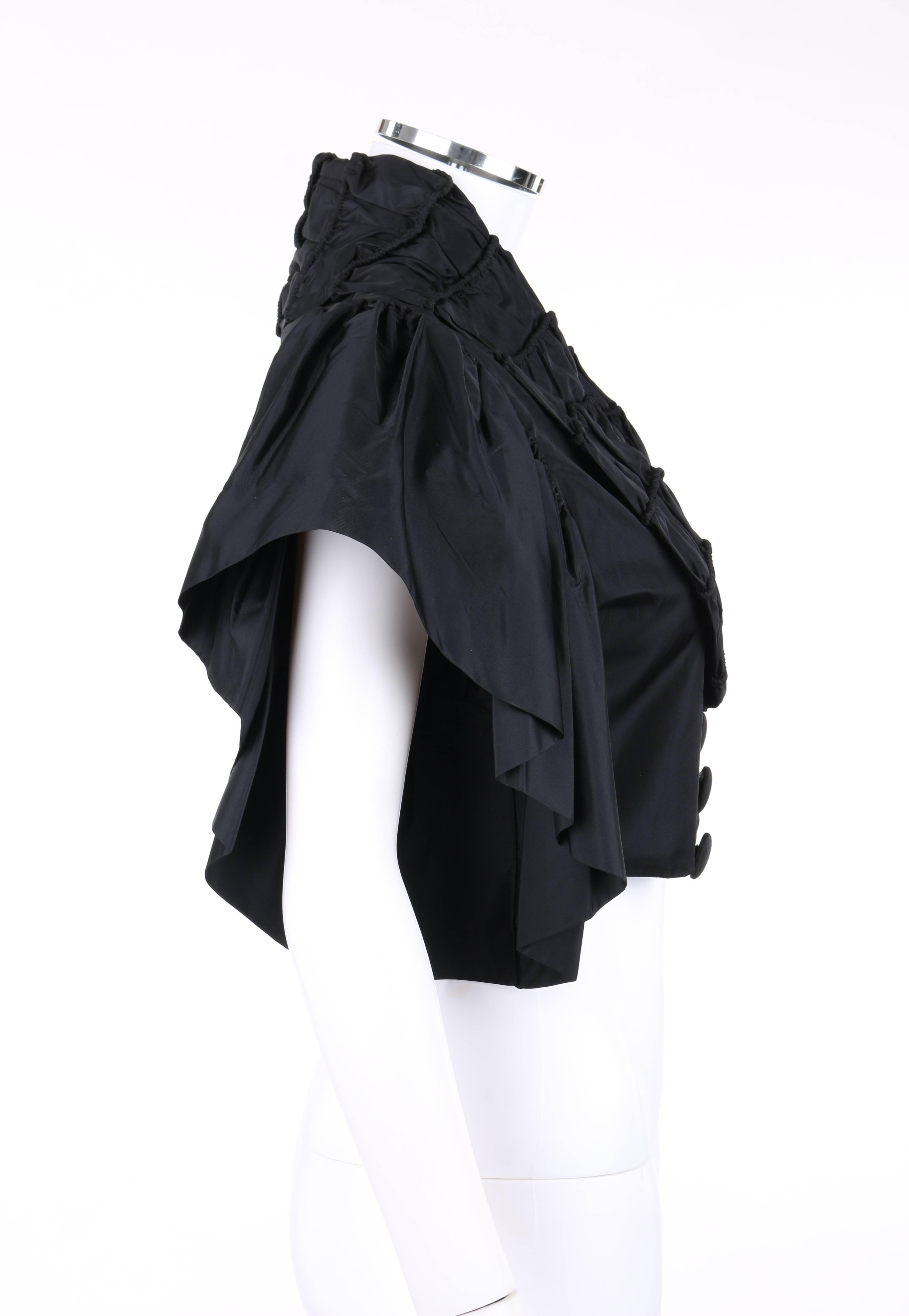 JEAN PATOU Adaptation ca. 1930er Schwarze geraffte Capelet aus Seide  im Zustand „Gut“ im Angebot in Thiensville, WI