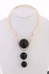 Versace, anni '80 circa – Collana girocollo con pendente a sfera in stile modernista di Ugo Correani, oro e nero, mai indossata