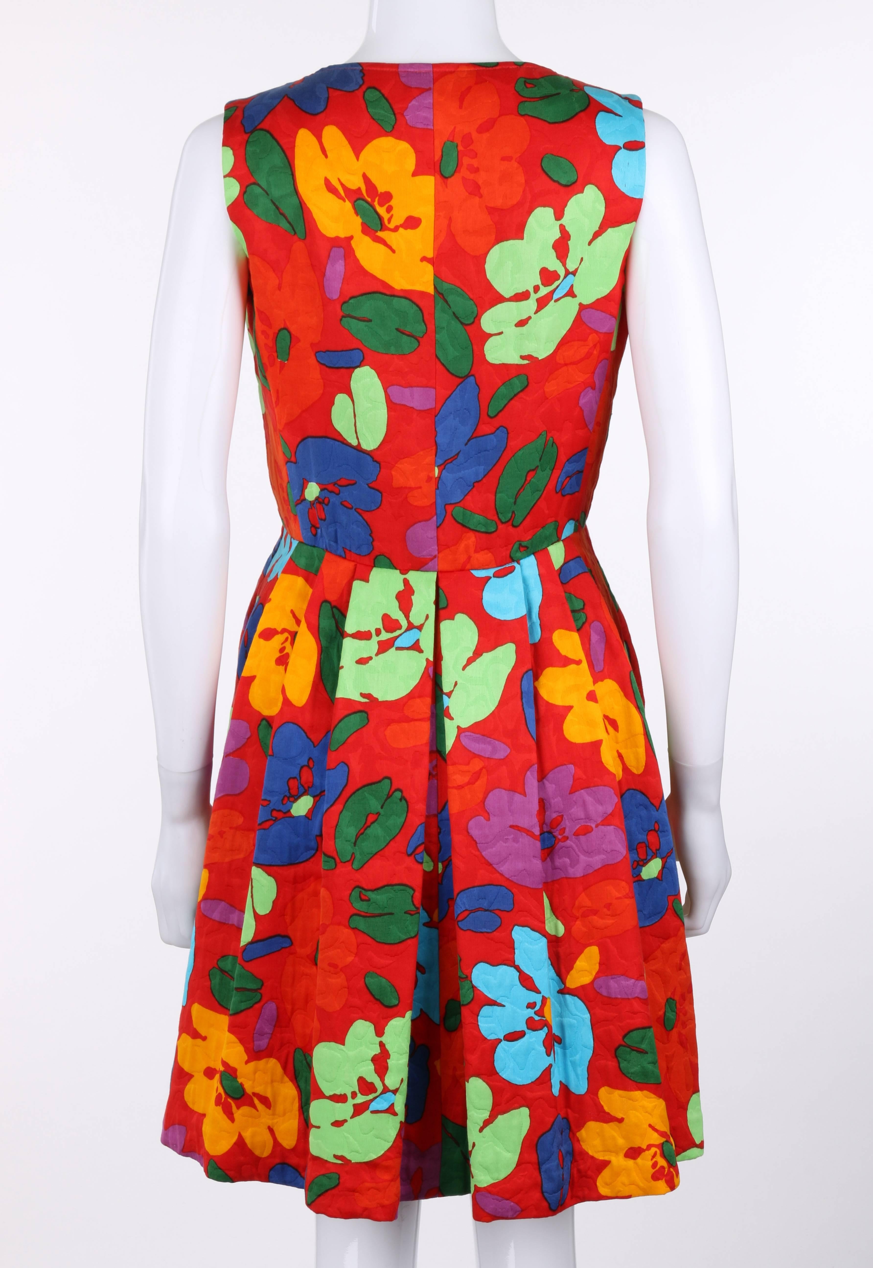 OSCAR DE LA RENTA c.1990's Red Multicolor Floral Print Button Front Day Dress In Excellent Condition In Thiensville, WI