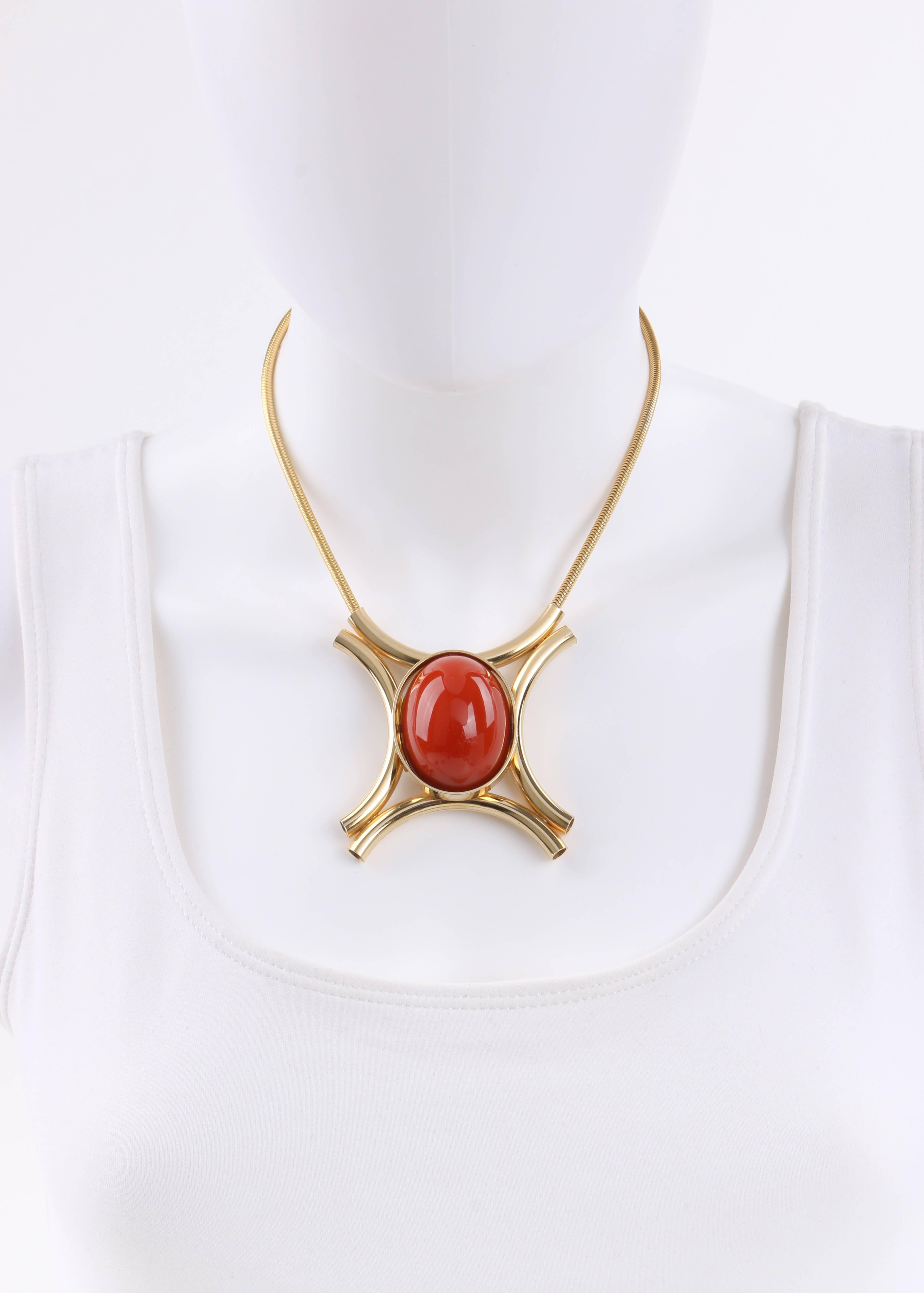 JULIANA D&E, collier pendentif moderniste en or avec cabochon orange brûlé des années 1970 en vente 1