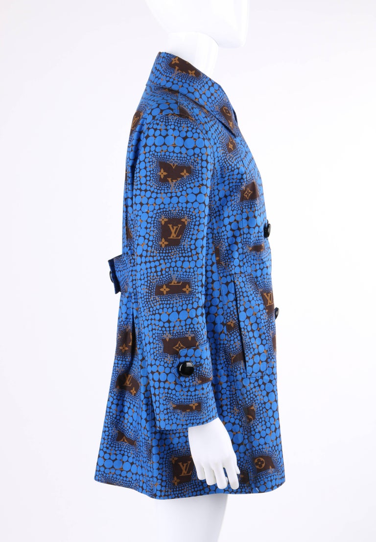 LOUIS VUITTON - Imperméable bleu à pois YAYOI KUSAMA « Monogramm Town »,  circa 2012 En vente sur 1stDibs