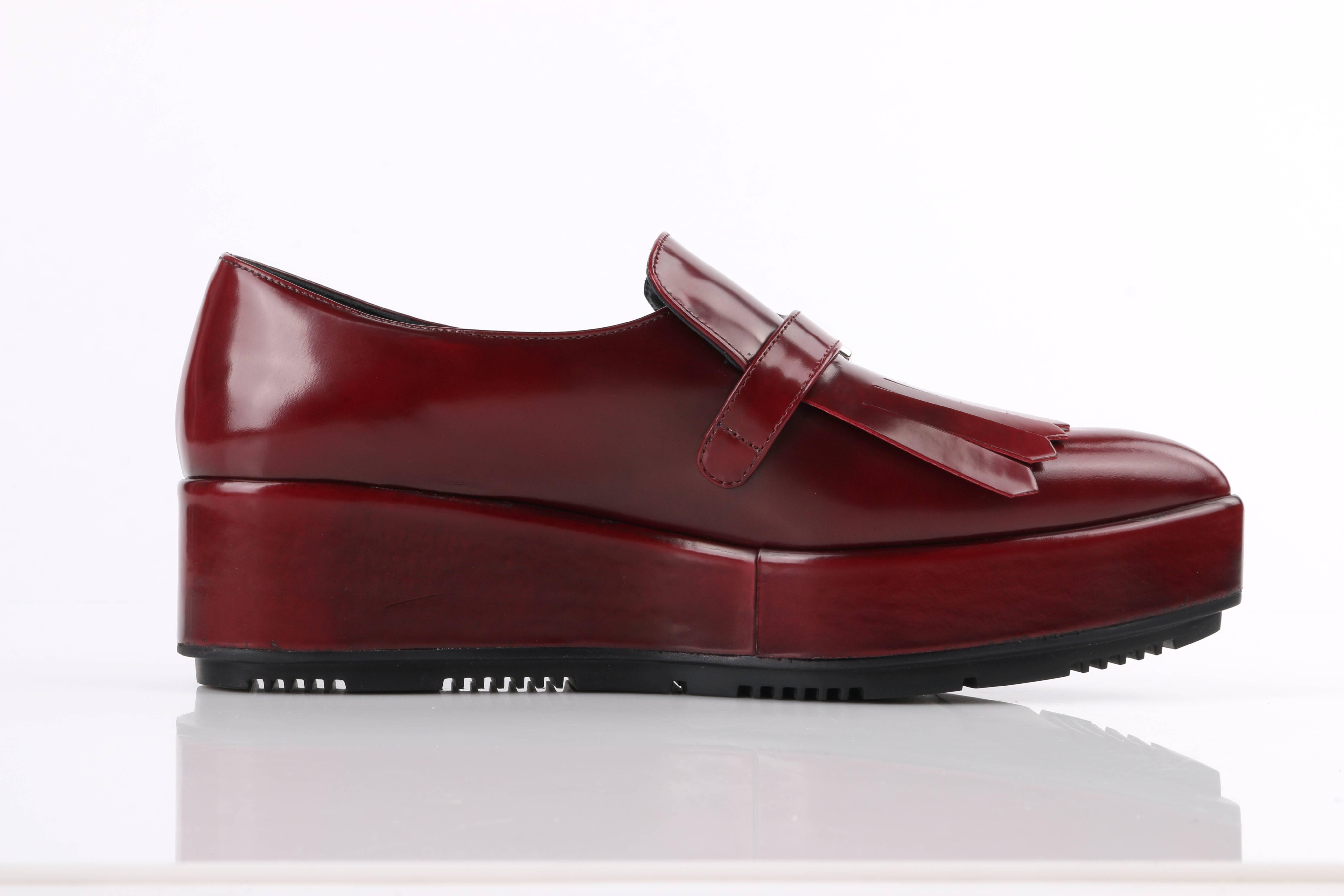 Rouge Prada - Chaussures richelieu à plateforme, à bout pointu, Spazzolato, rouge bourgogne, A/H 2013 en vente