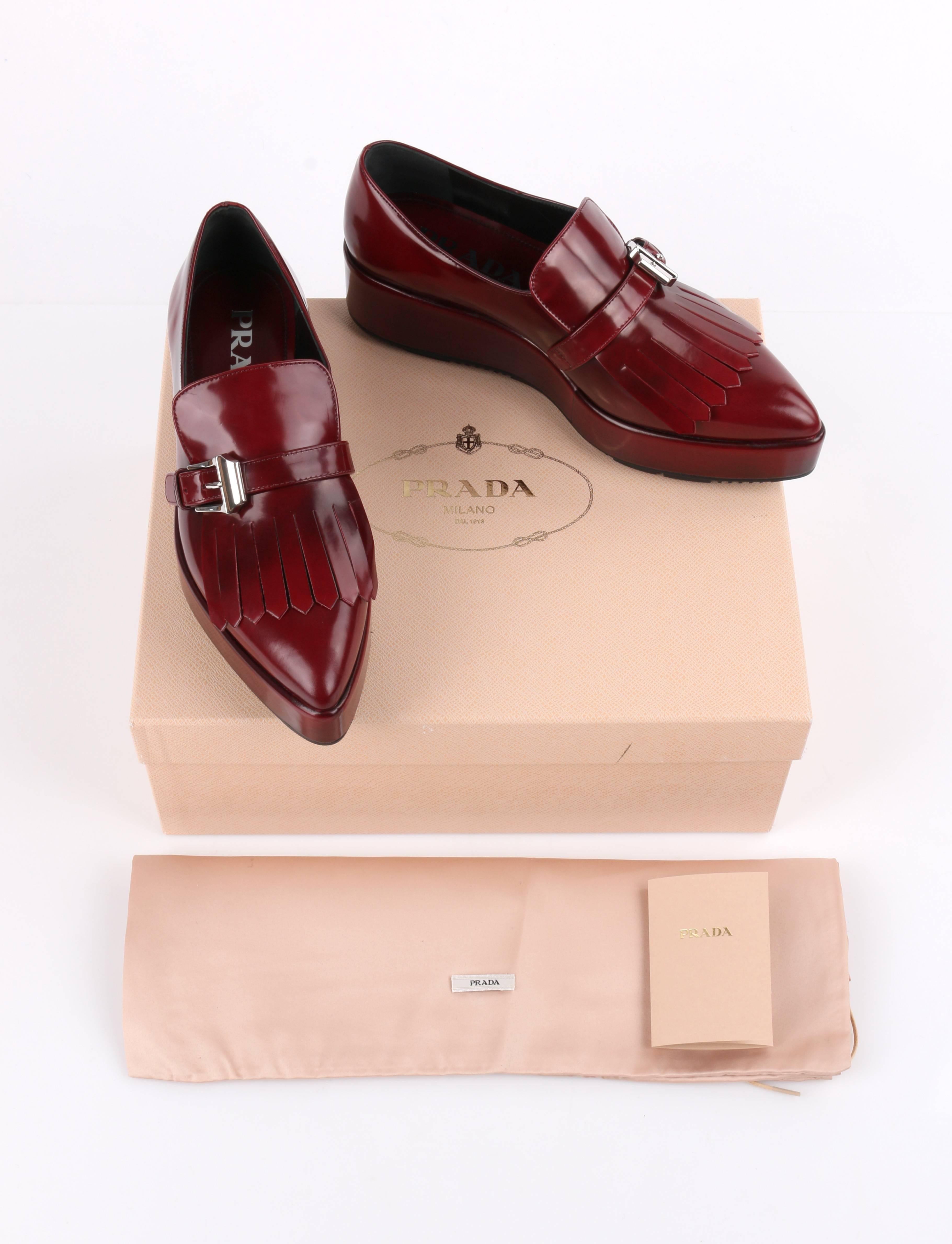 Prada - Chaussures richelieu à plateforme, à bout pointu, Spazzolato, rouge bourgogne, A/H 2013 Bon état - En vente à Thiensville, WI
