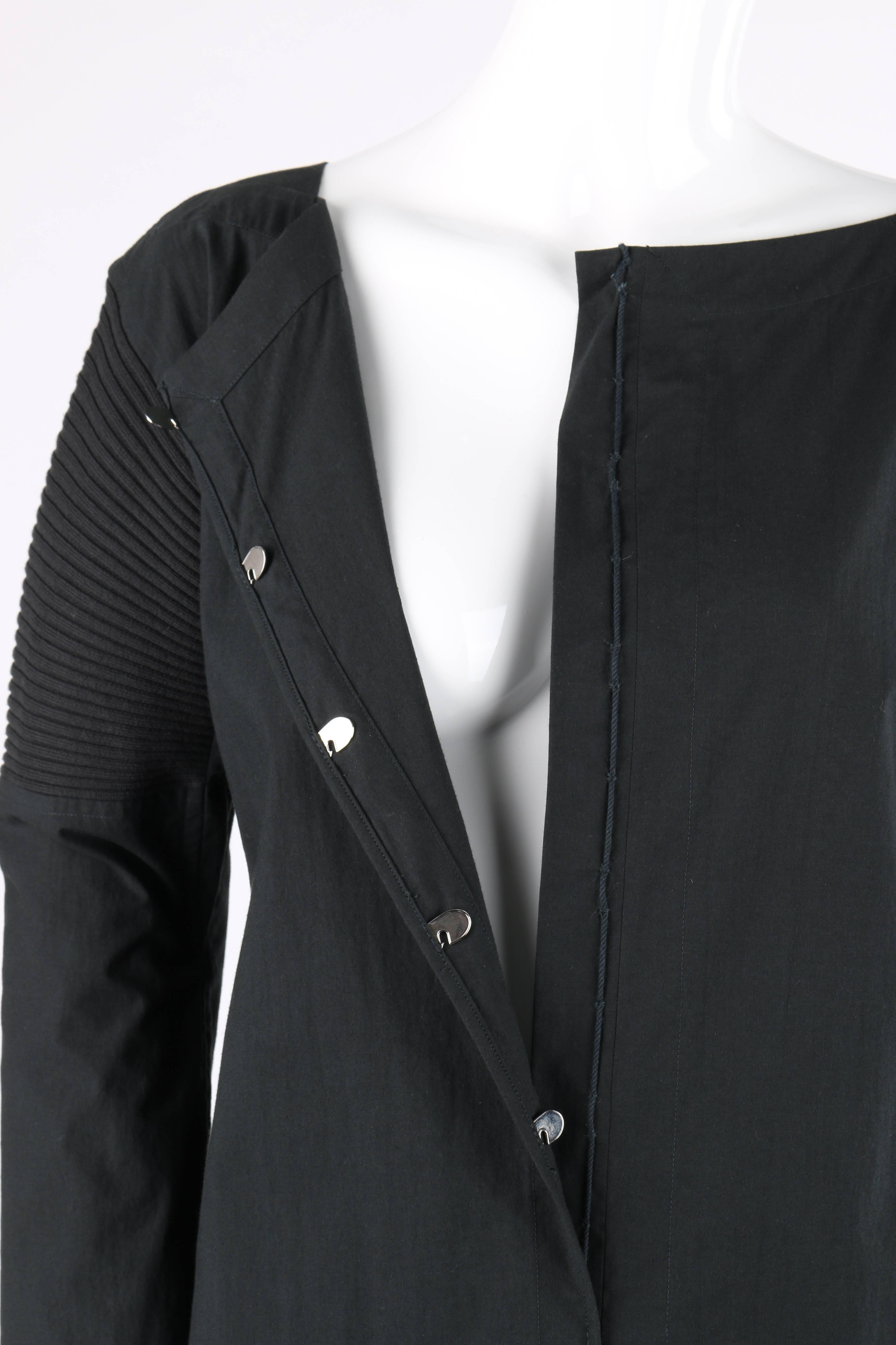 Issey Miyake - Vestito a manica lunga nero con dettaglio in maglia a coste e lunghezza totale in vendita 1