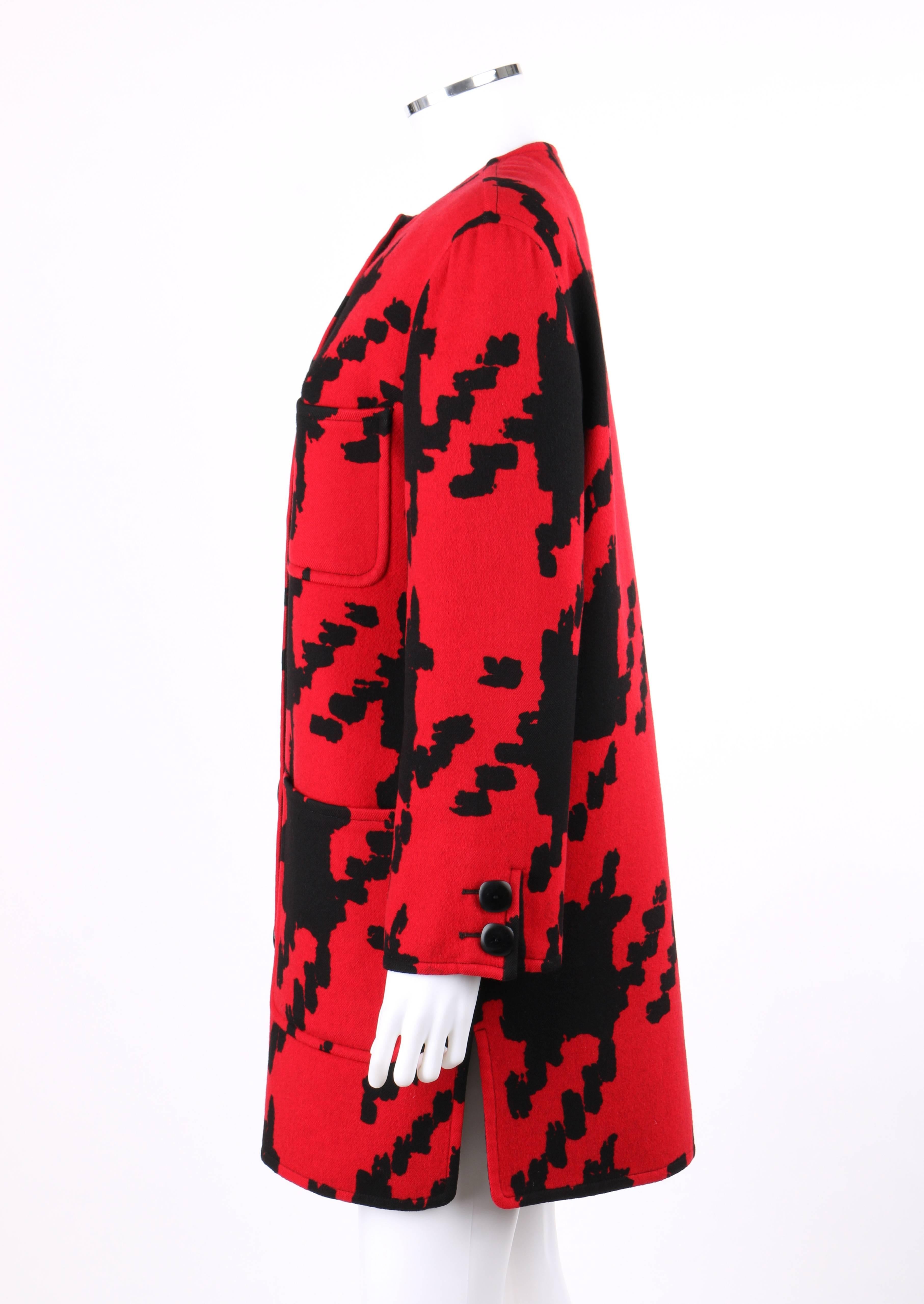 VALENTINO Boutique c.1980s Red & Black Oversized Houndstooth Wool Car Coat In Good Condition In Thiensville, WI