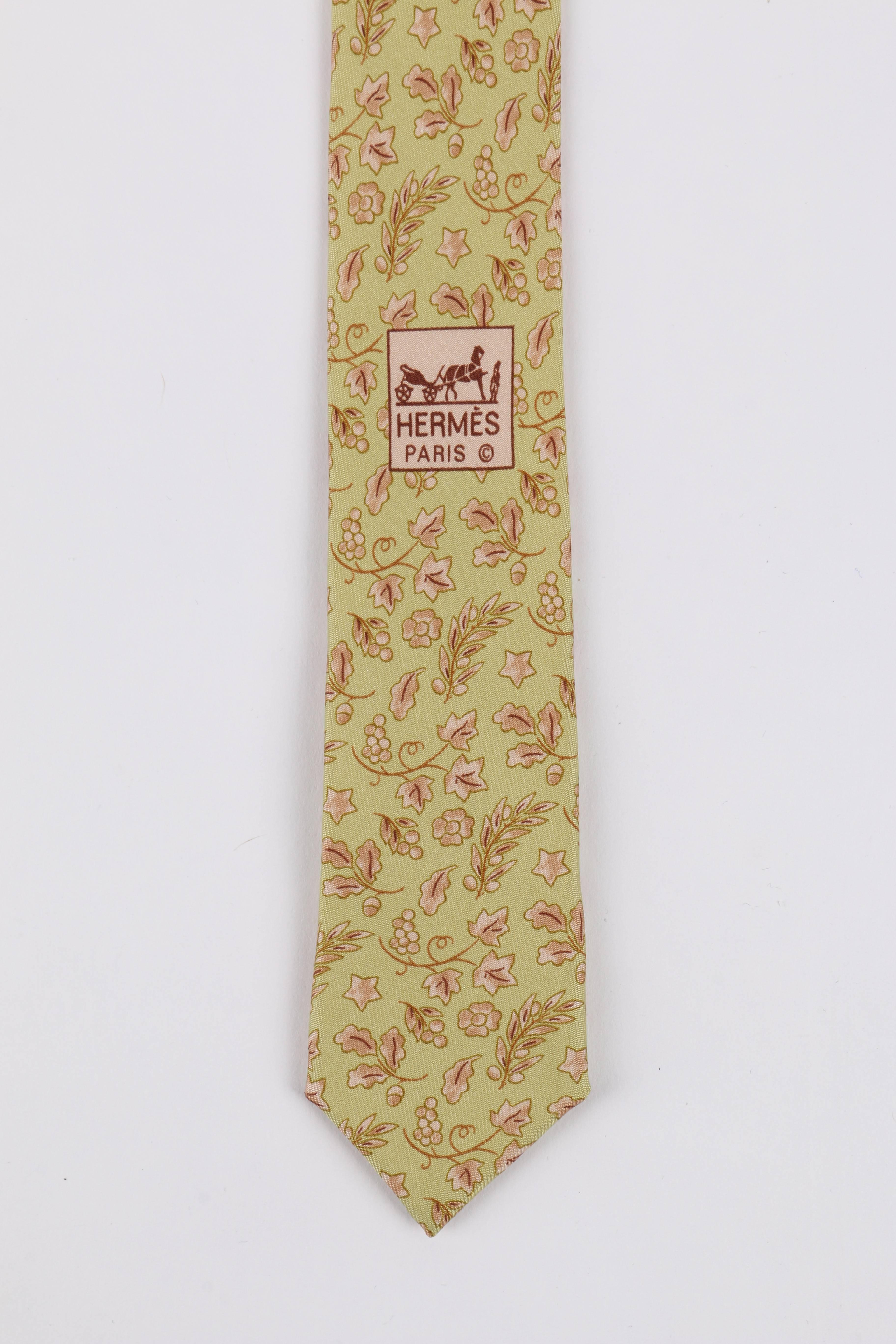 Men's HERMES Chartreuse Grape Vine Foliage Print Silk 5 Fold Necktie Tie 7934 MA