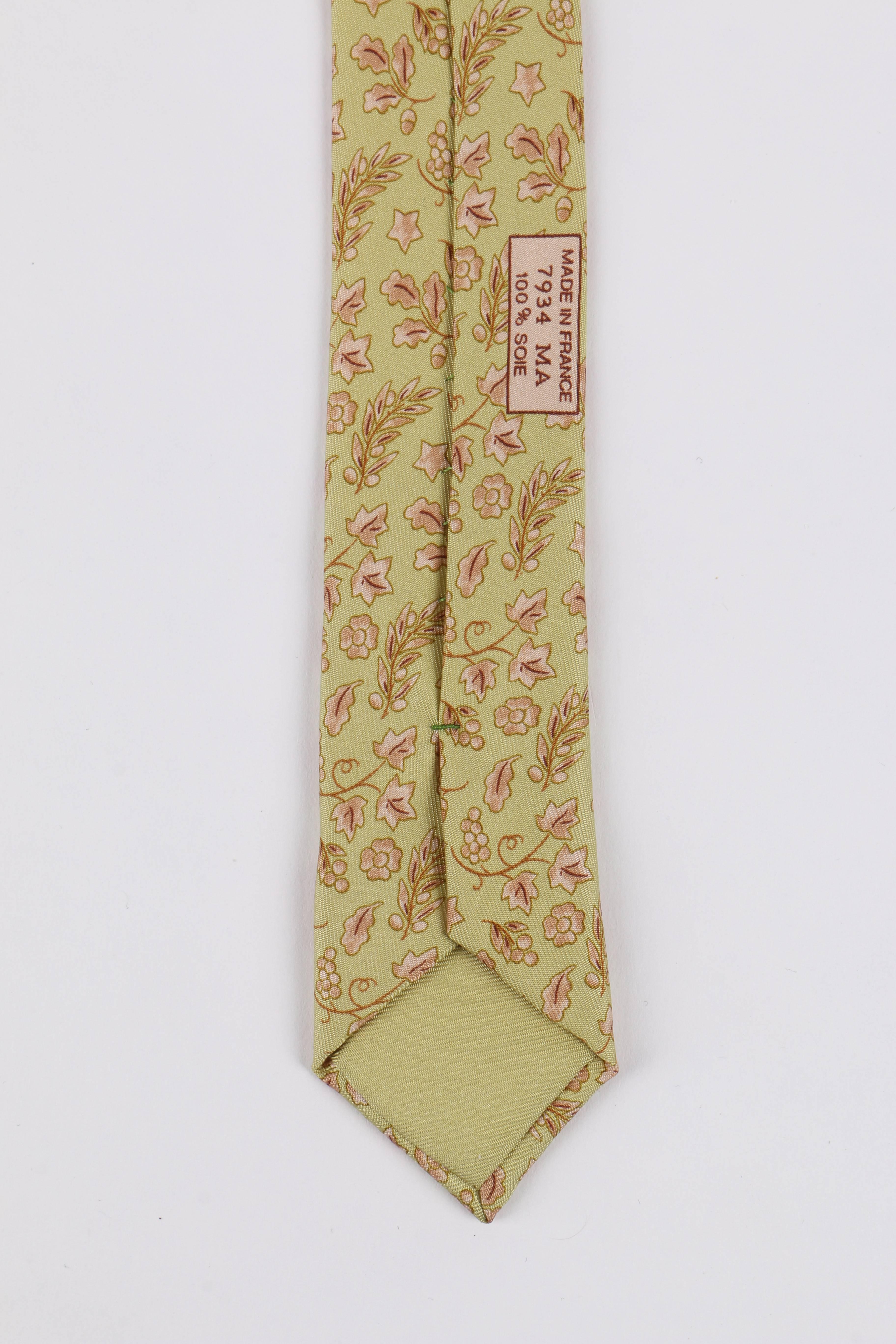 HERMES Chartreuse Grape Vine Foliage Print Silk 5 Fold Necktie Tie 7934 MA 1
