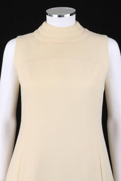 ELEGANCE Paris - Robe de cocktail trapèze sans manches en laine crème, circa années 1960