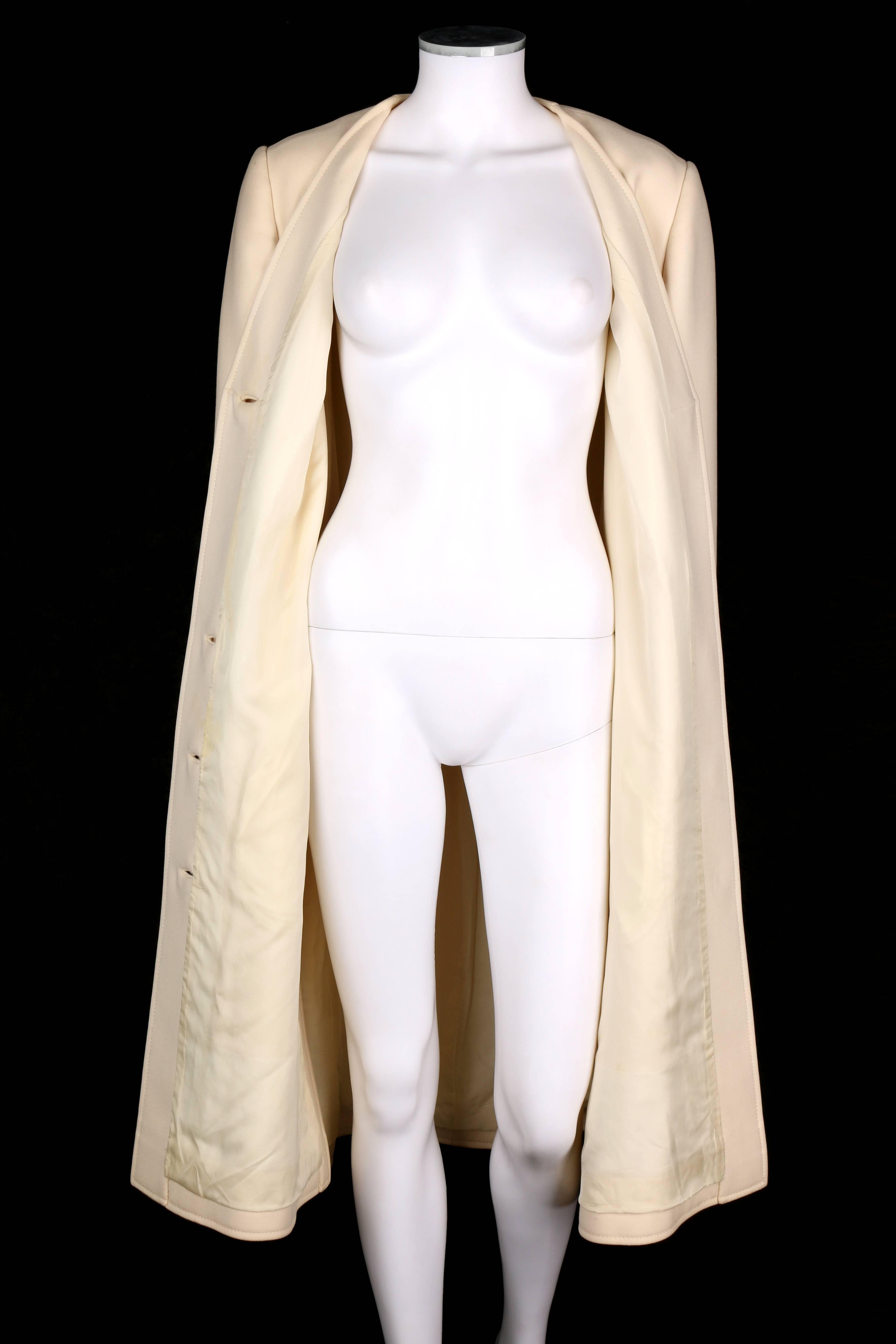 Boutique VALENTINO ca. 1960er Jahre Mantel mit V-Ausschnitt aus cremefarbener Wolle mit Gürtel SELTEN 2