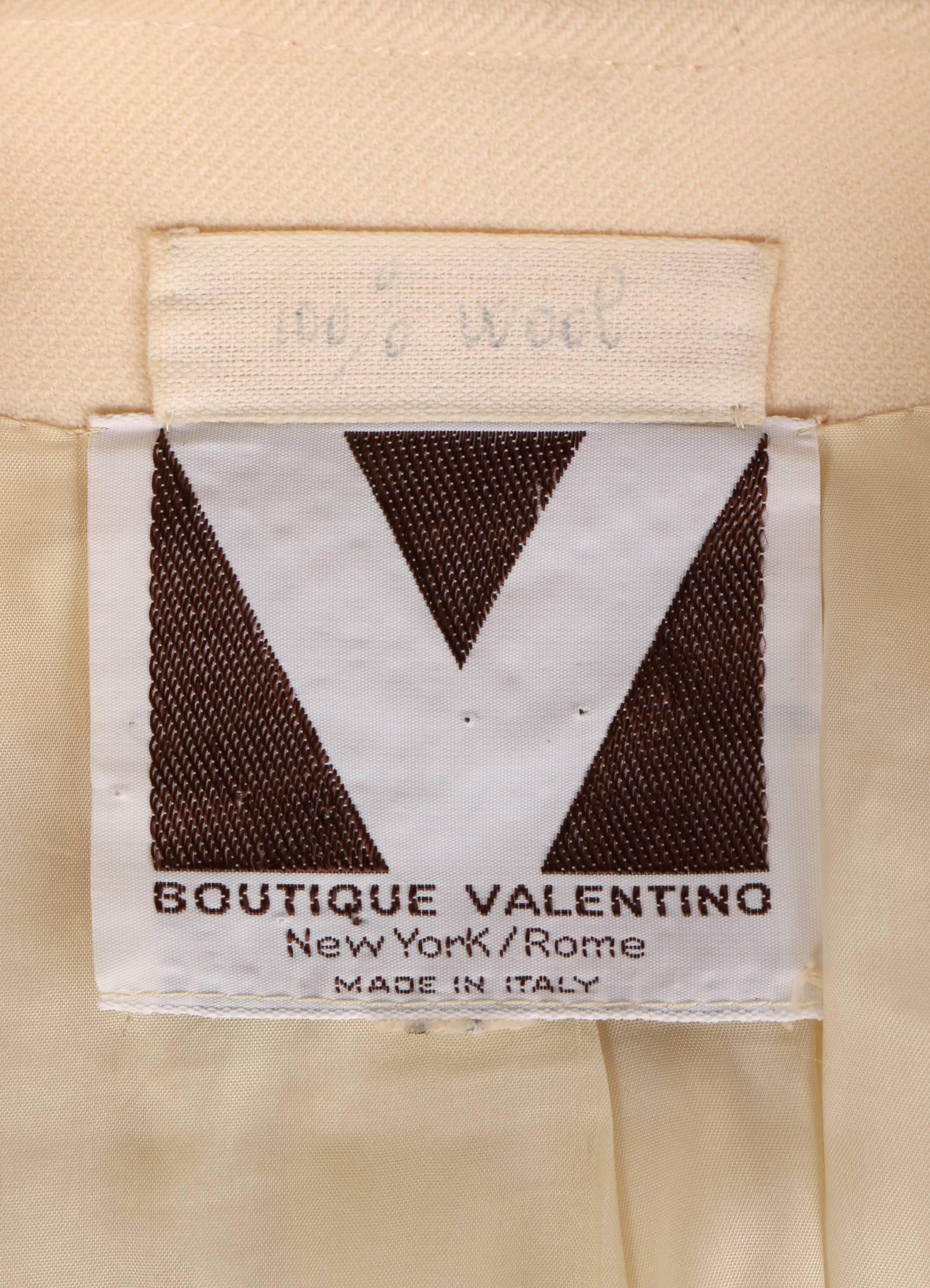 Boutique VALENTINO ca. 1960er Jahre Mantel mit V-Ausschnitt aus cremefarbener Wolle mit Gürtel SELTEN 6