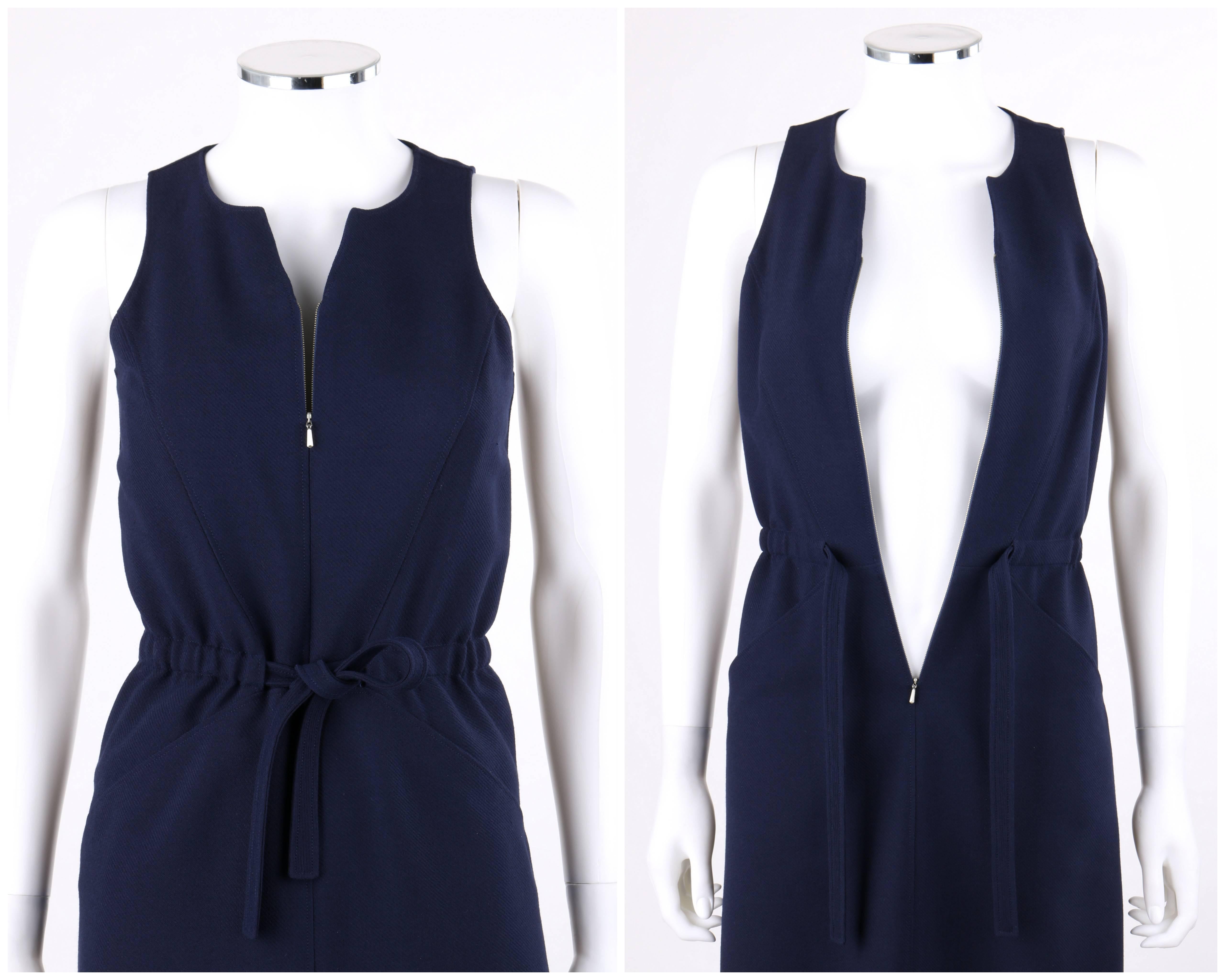 COURREGES Couture Future ca. 1960er Jahre Marineblaues ärmelloses Etuikleid aus Wolle mit Krawatte an der Taille im Angebot 1