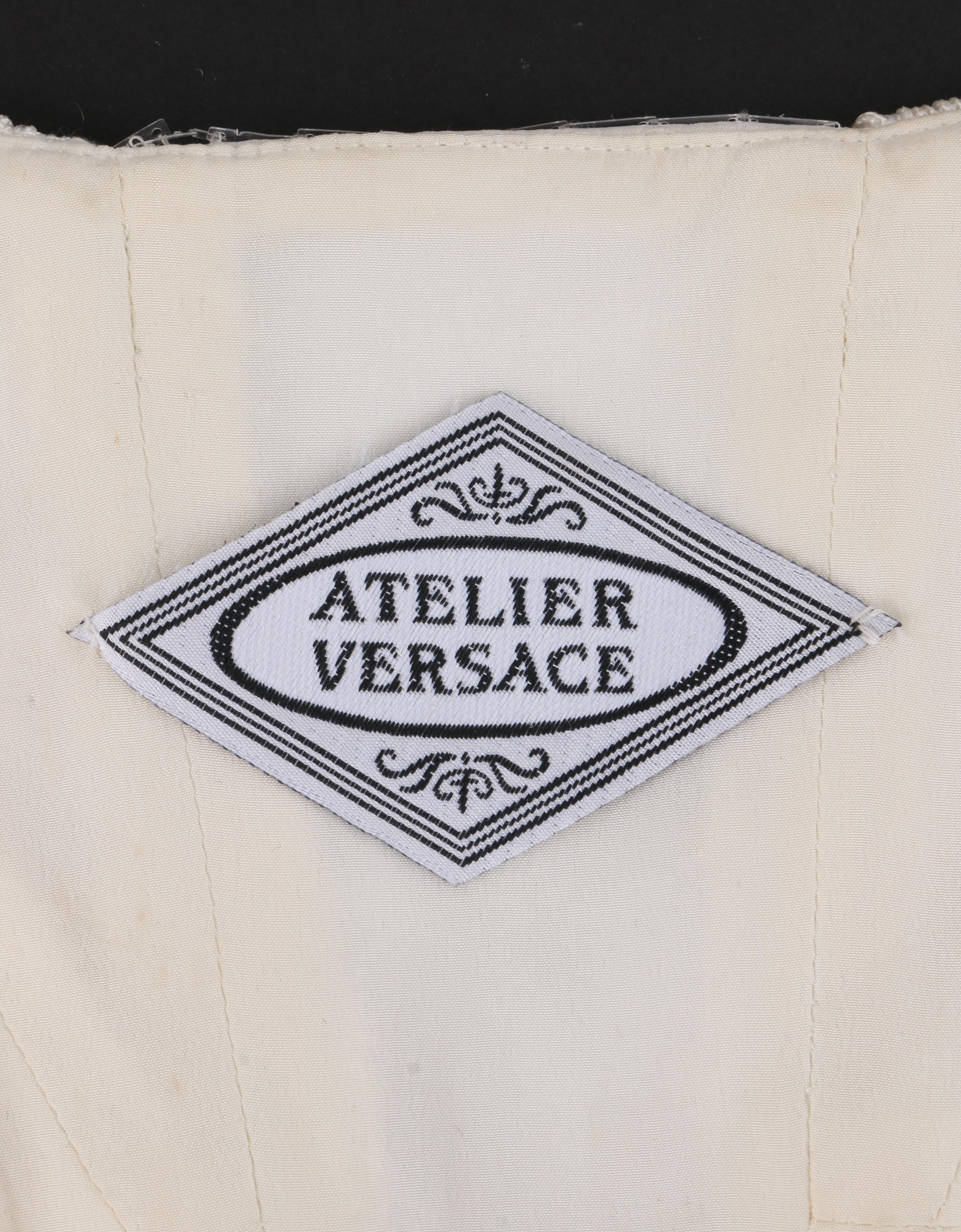 Atelier Versace - Robe de soirée Art déco blanche à franges et ornée de sequins, printemps-été 2011 4