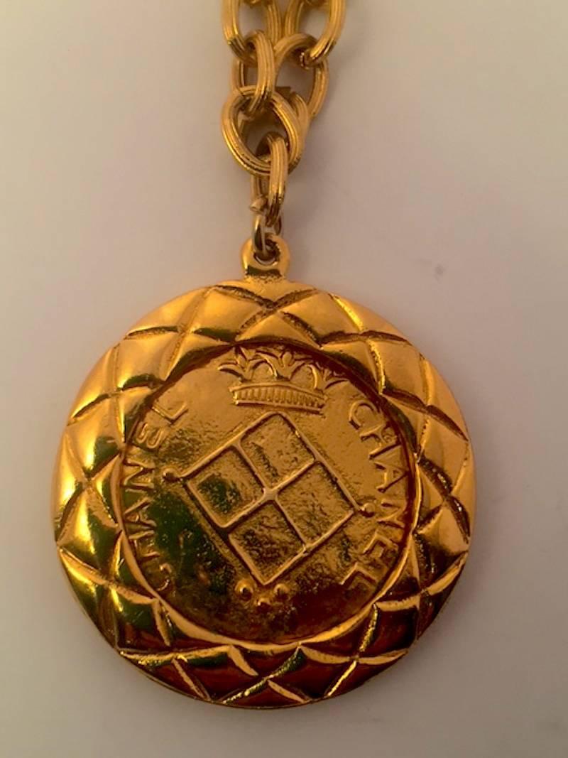Chanel 1980s Gold Pendant Necklace In Good Condition In New York, NY