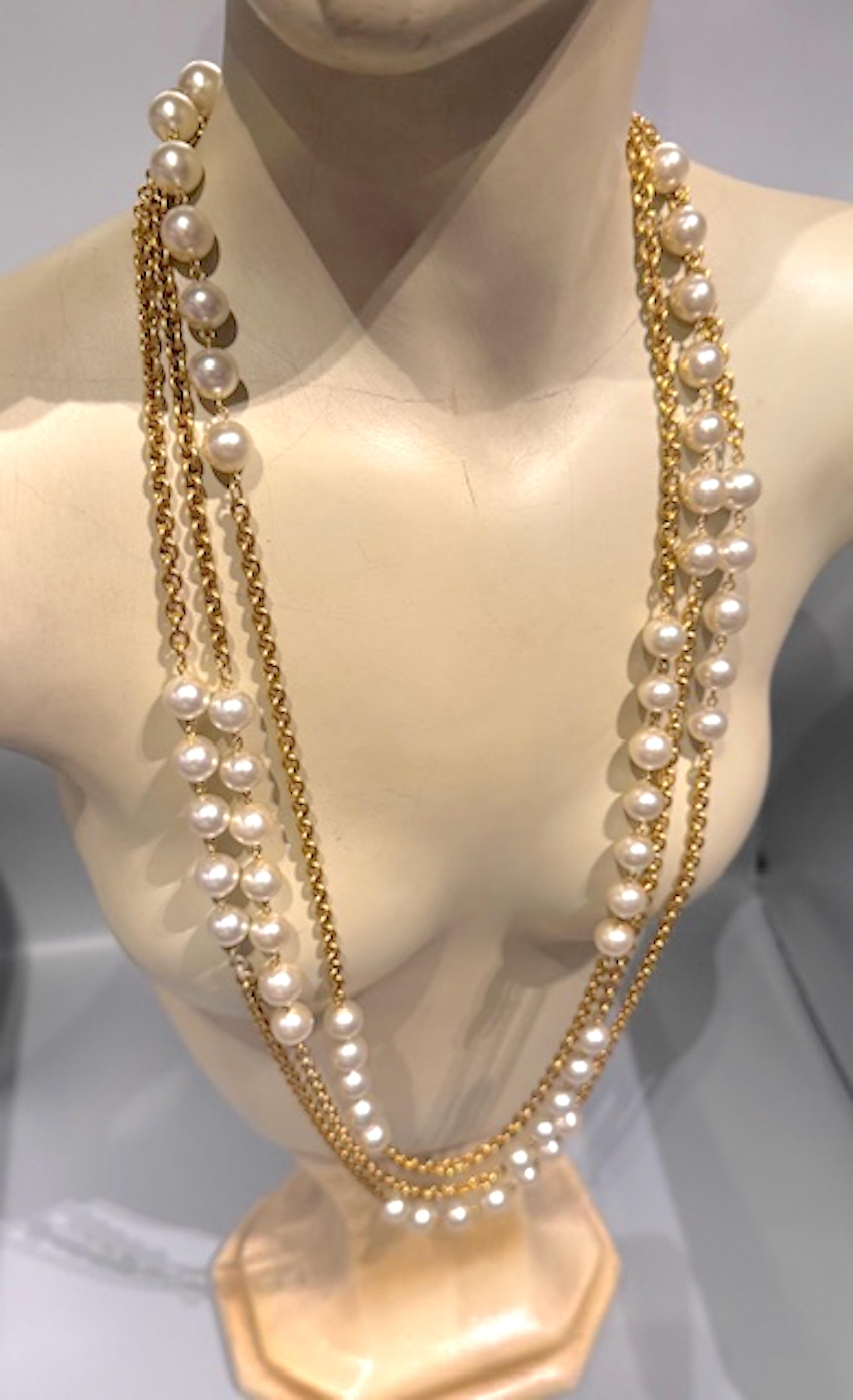 Sautoir Chanel à 3 rangs de chaînes en or et perles, début des années 1980 en vente 7