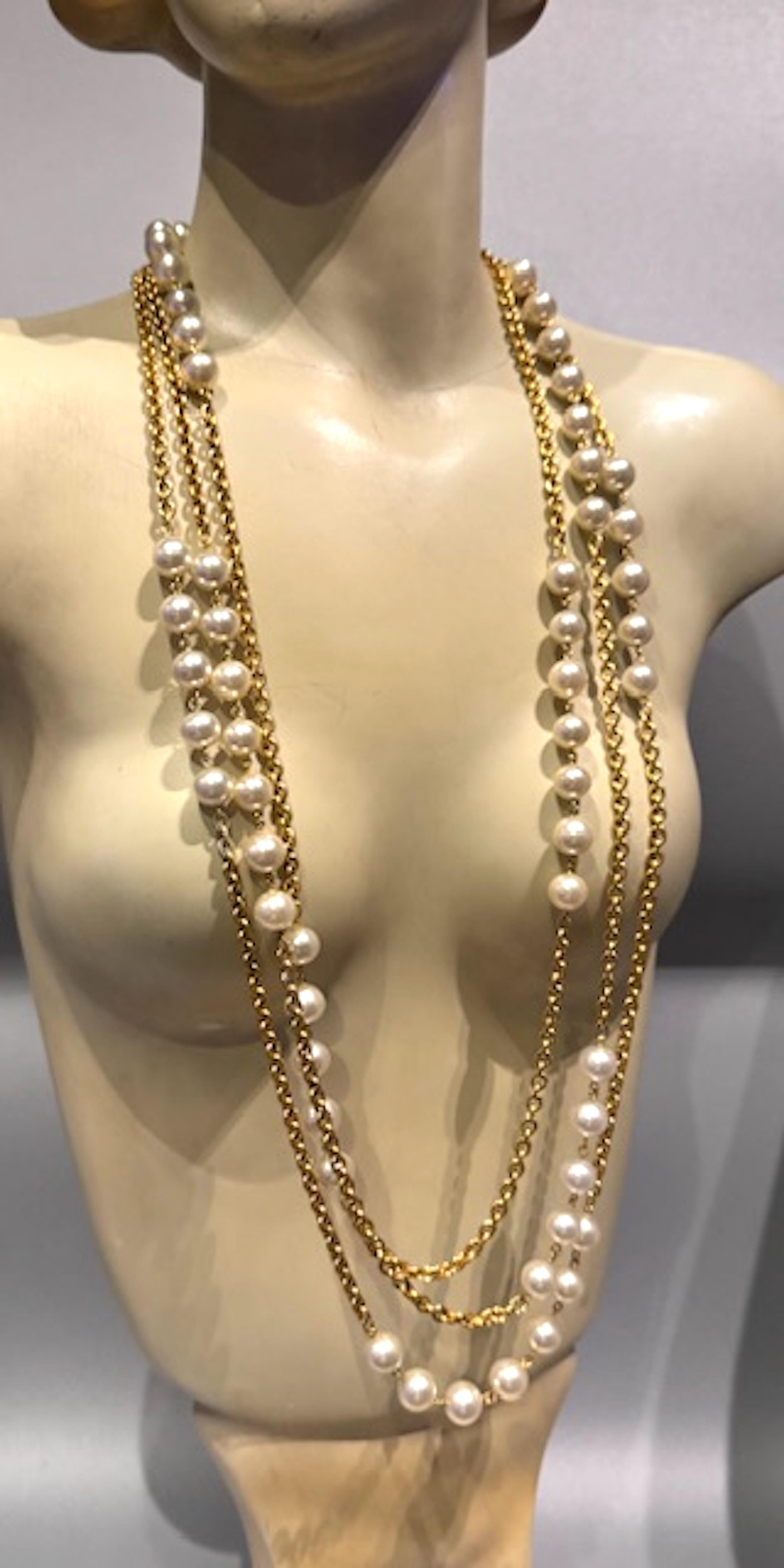 Sautoir Chanel à 3 rangs de chaînes en or et perles, début des années 1980 en vente 10