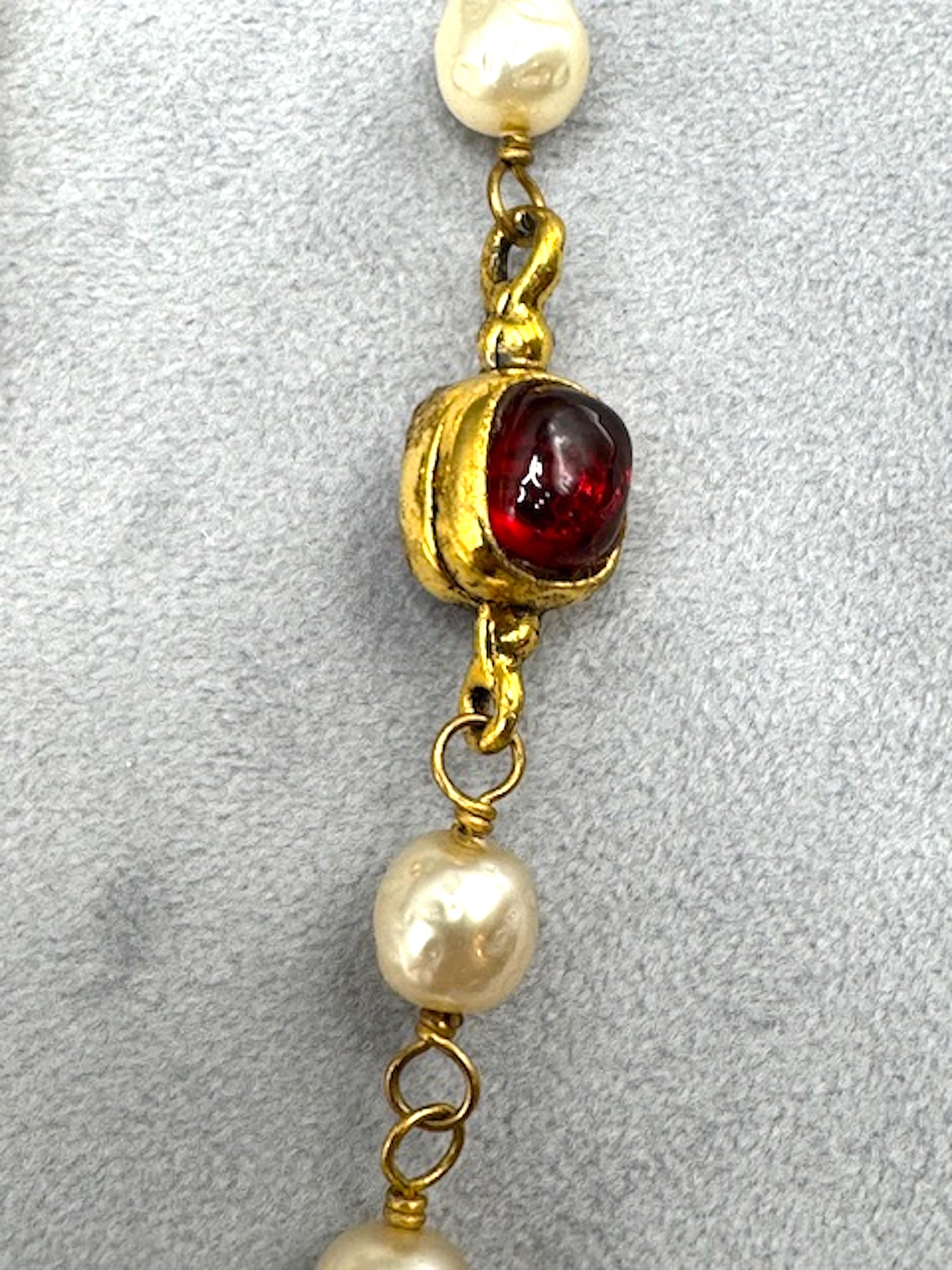 Donna Maison Gripoix for Chanel Collana in oro, perle e cabochon di vetro del 1985 in vendita