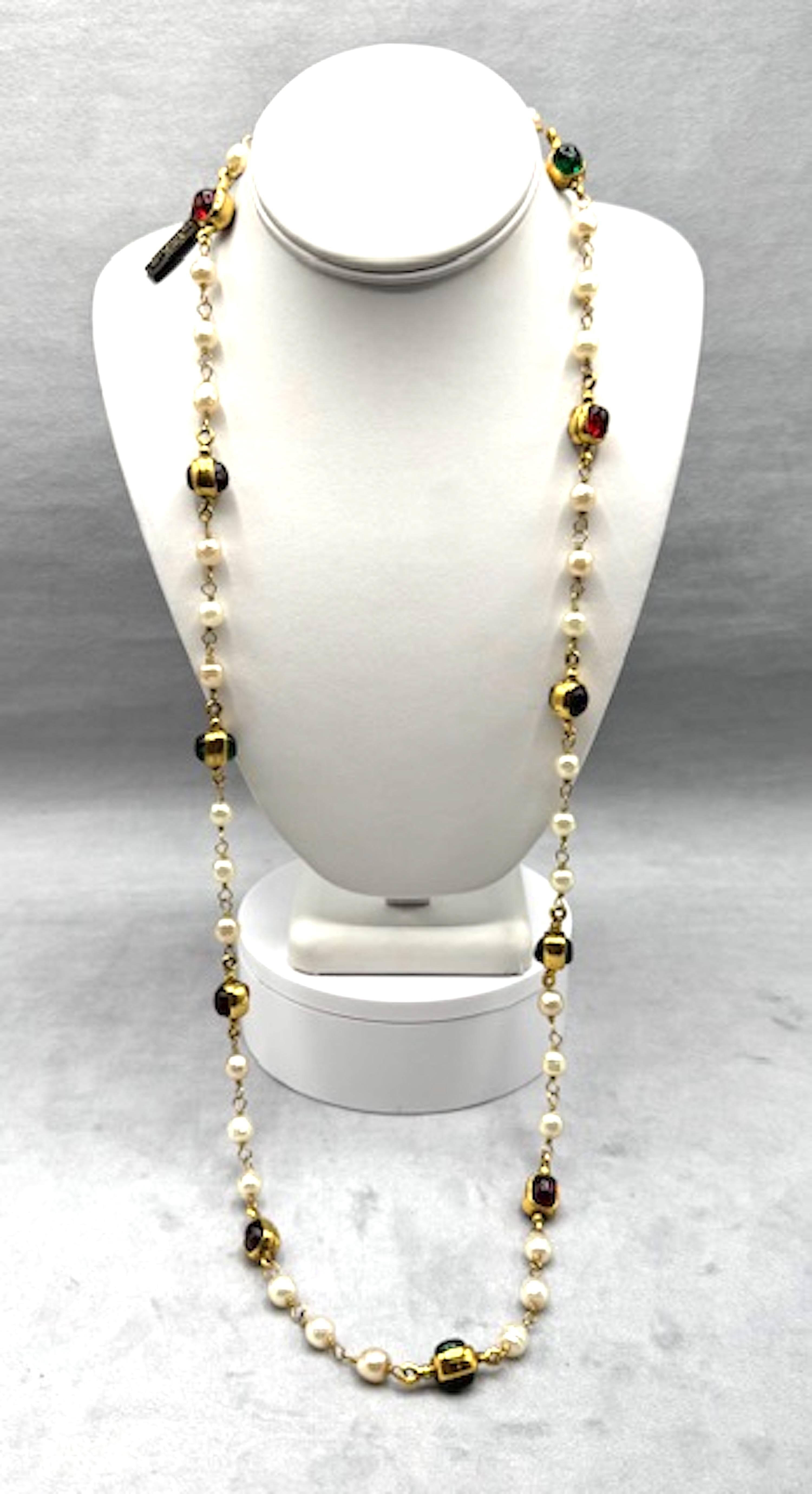 Maison Gripoix for Chanel Collana in oro, perle e cabochon di vetro del 1985 in vendita 5