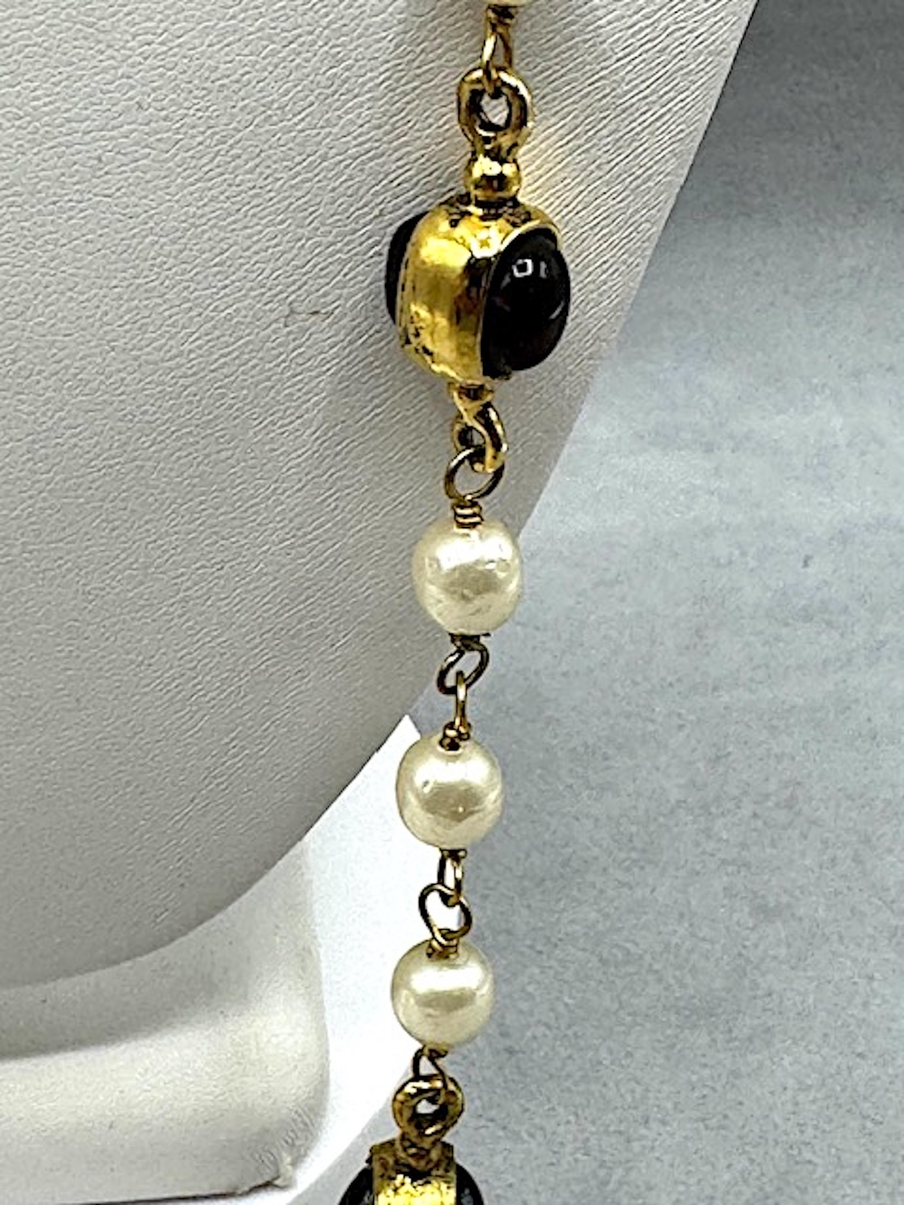 Maison Gripoix for Chanel Collana in oro, perle e cabochon di vetro del 1985 in vendita 8