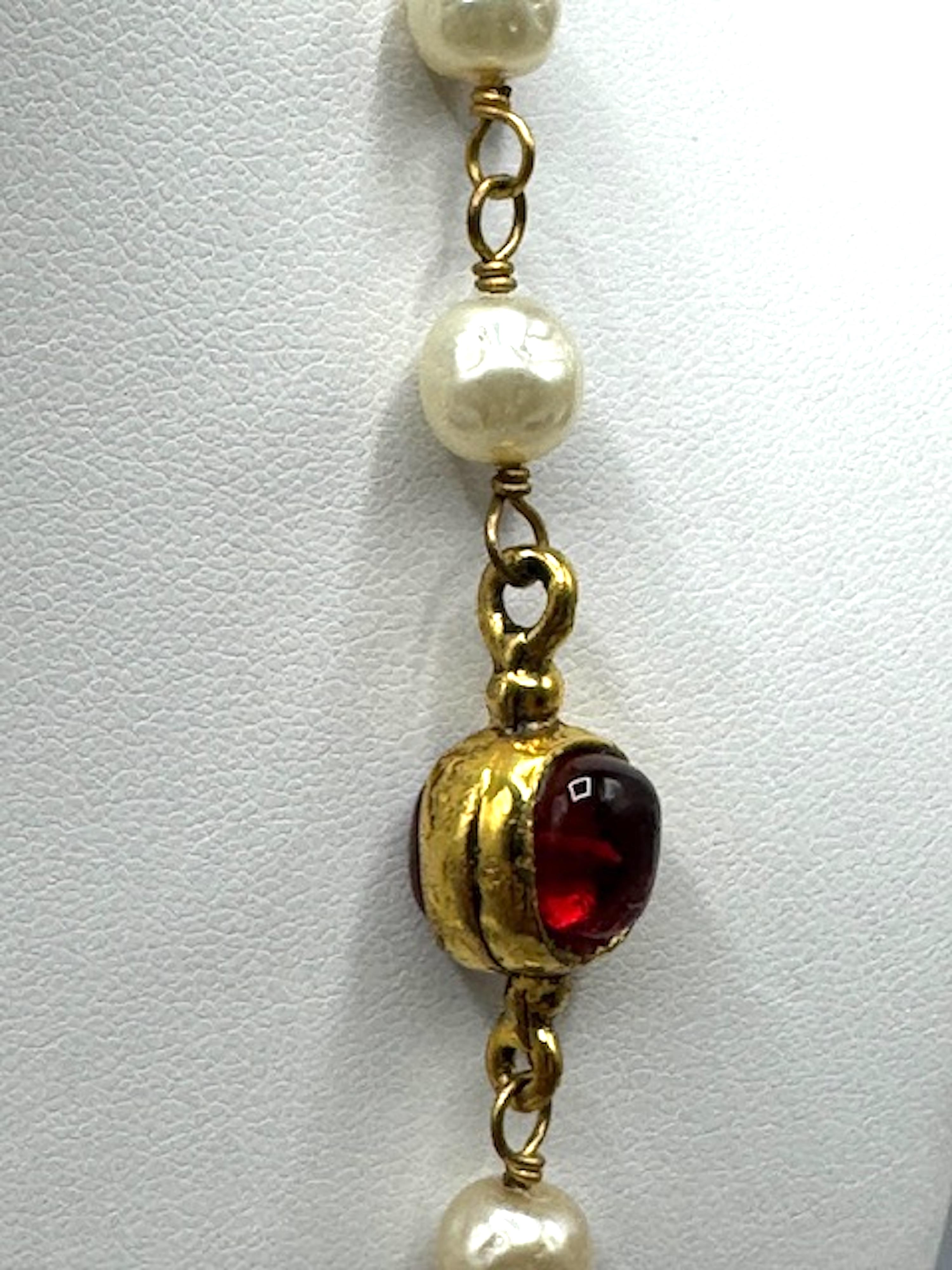 Maison Gripoix for Chanel Collana in oro, perle e cabochon di vetro del 1985 in vendita 7