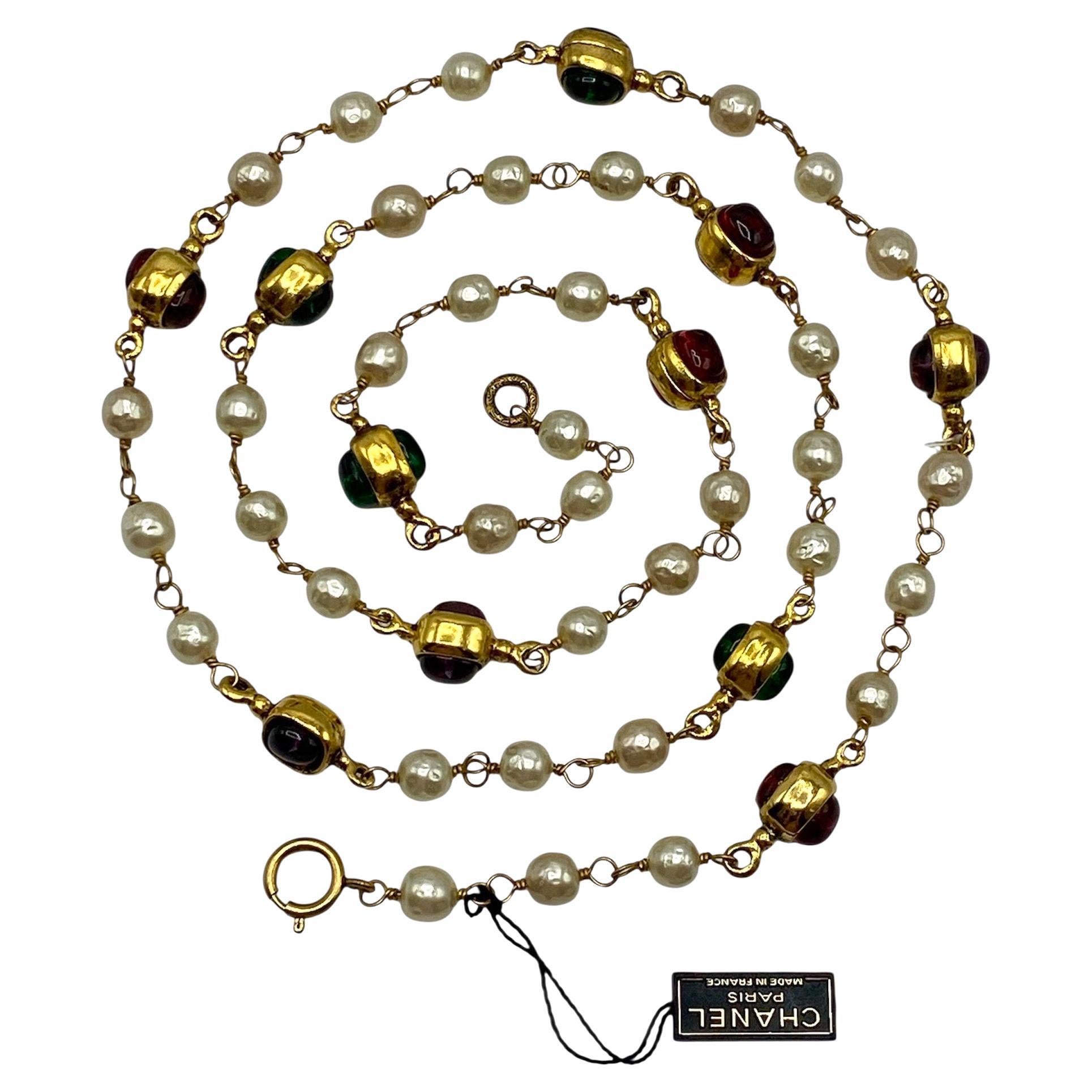 Maison Gripoix for Chanel Collana in oro, perle e cabochon di vetro del 1985 in vendita