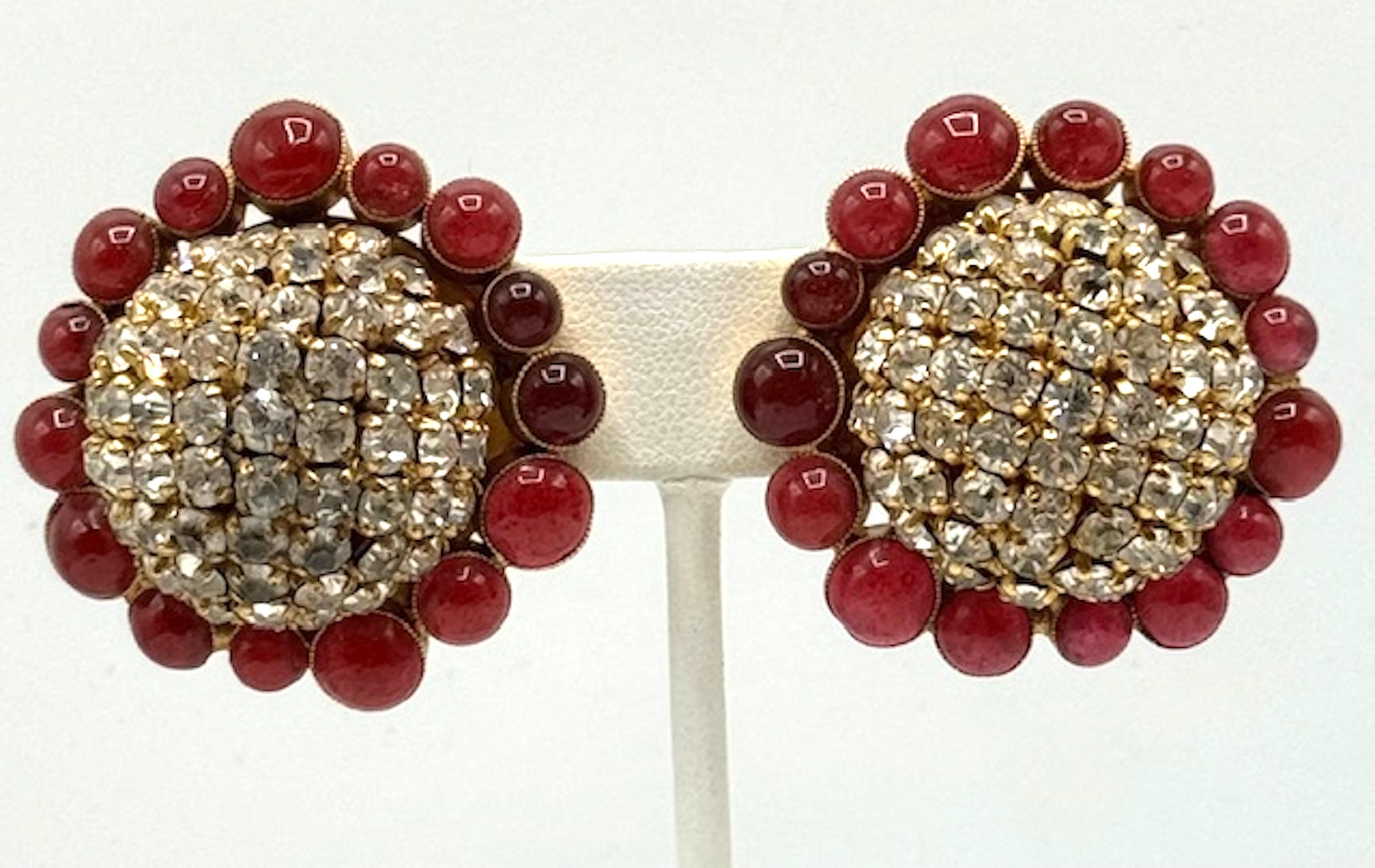 Orecchini Chanel grandi in oro, cupola di strass e bottone rosso di Gripoix, 1989 in vendita 5