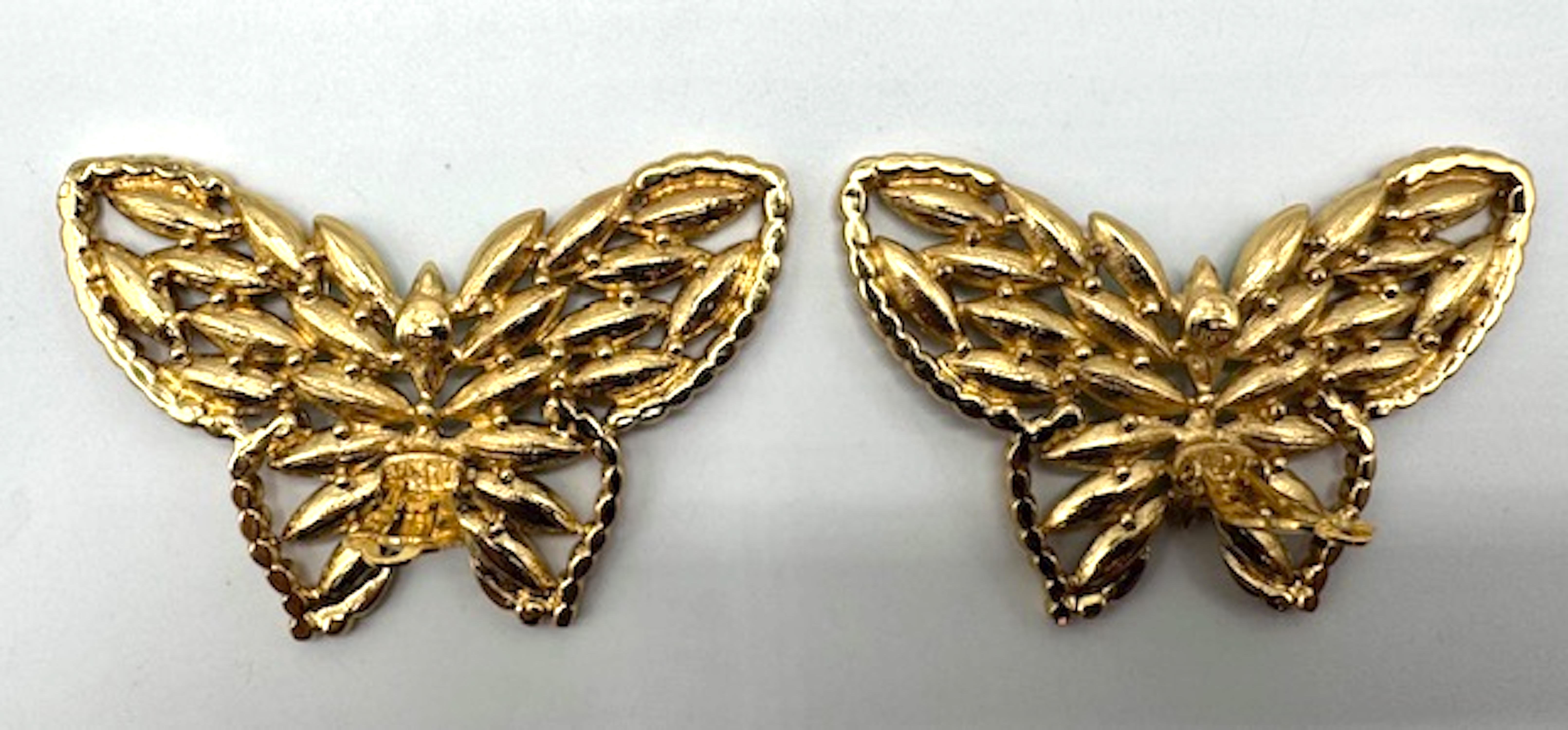 Yves Saint Laurent 1980 - Grandes boucles d'oreilles papillon en or avec strass en vente 1