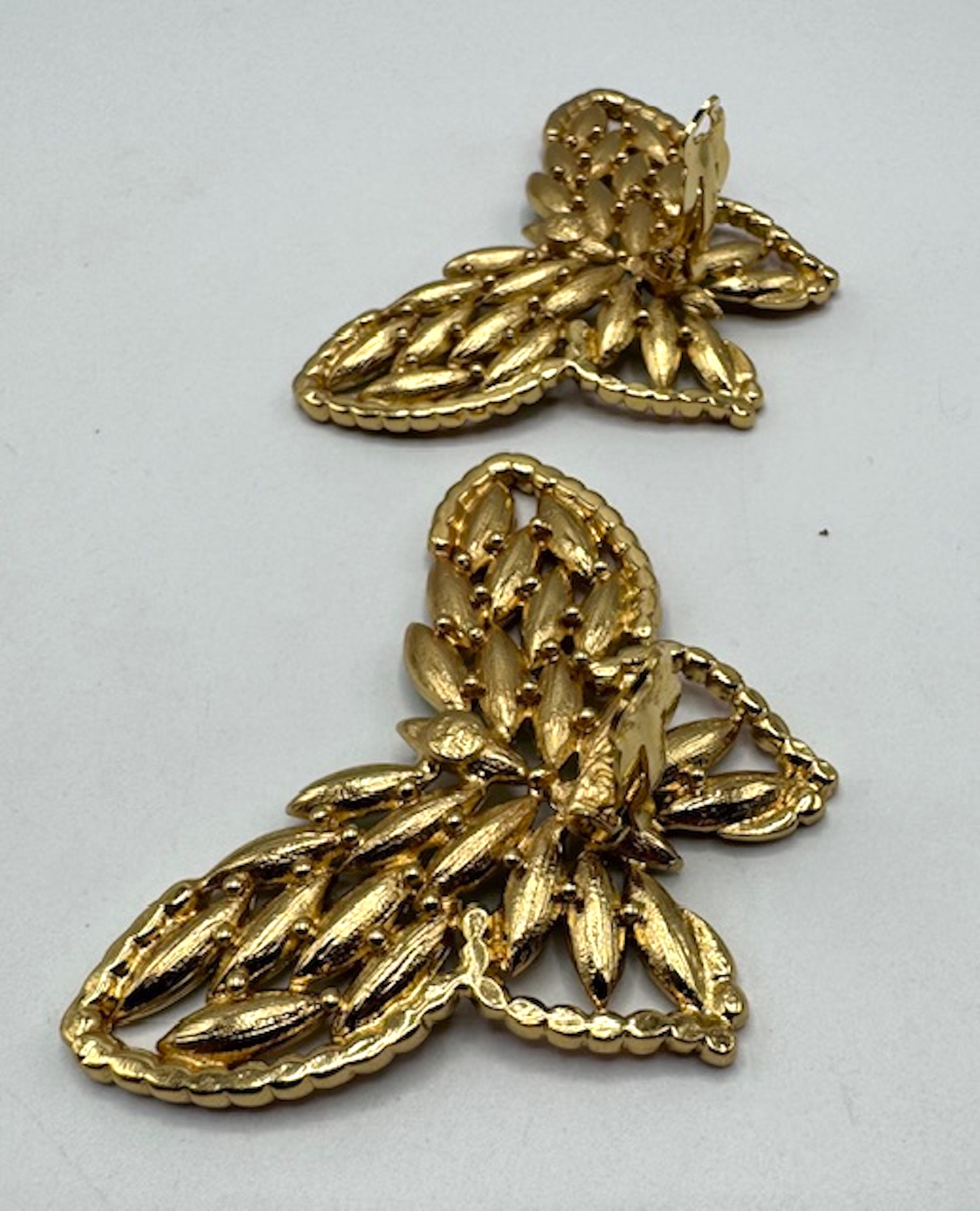 Yves Saint Laurent 1980 - Grandes boucles d'oreilles papillon en or avec strass en vente 2