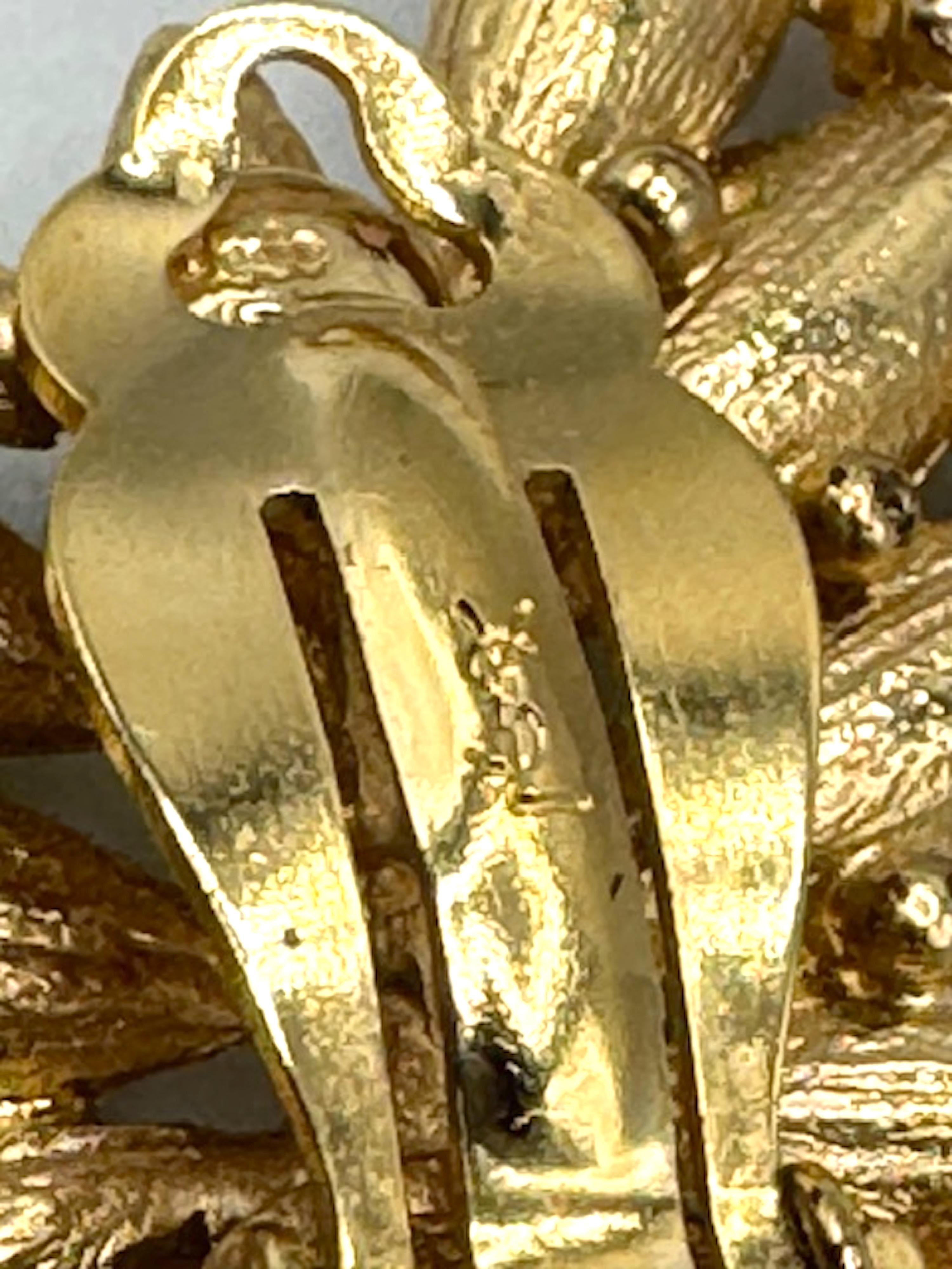 Yves Saint Laurent 1980 - Grandes boucles d'oreilles papillon en or avec strass en vente 3
