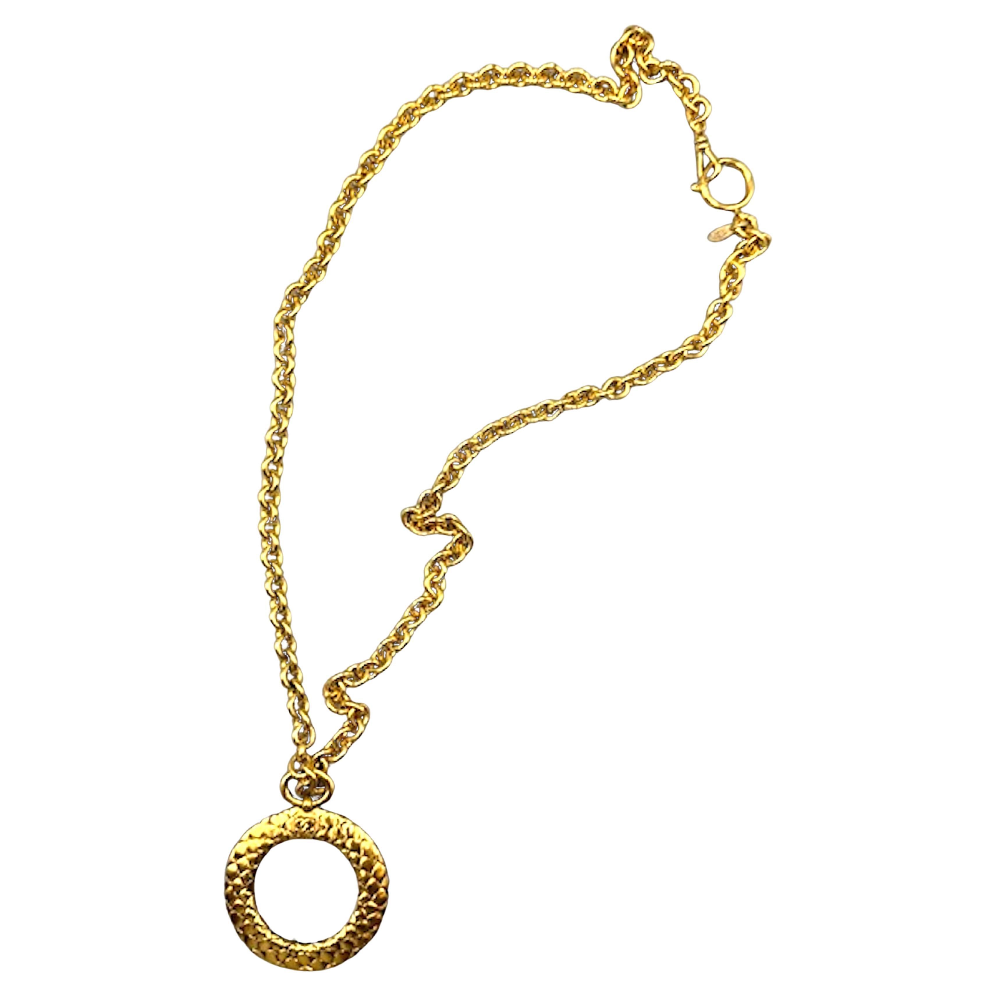 Chanel Collar Colgante Lupa Primavera 2002 en venta