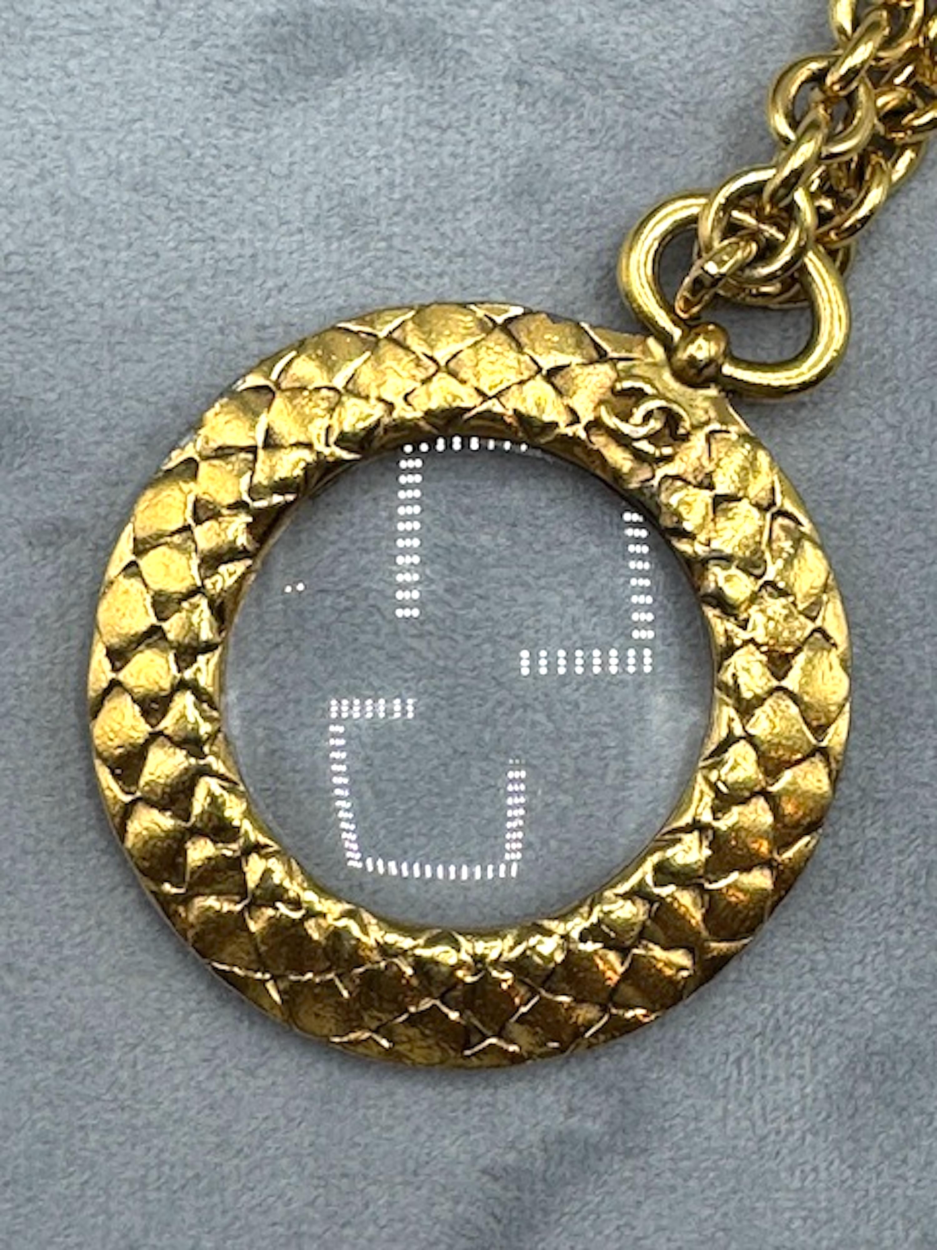 Chanel Collar Colgante Lupa Primavera 2002 en venta 1