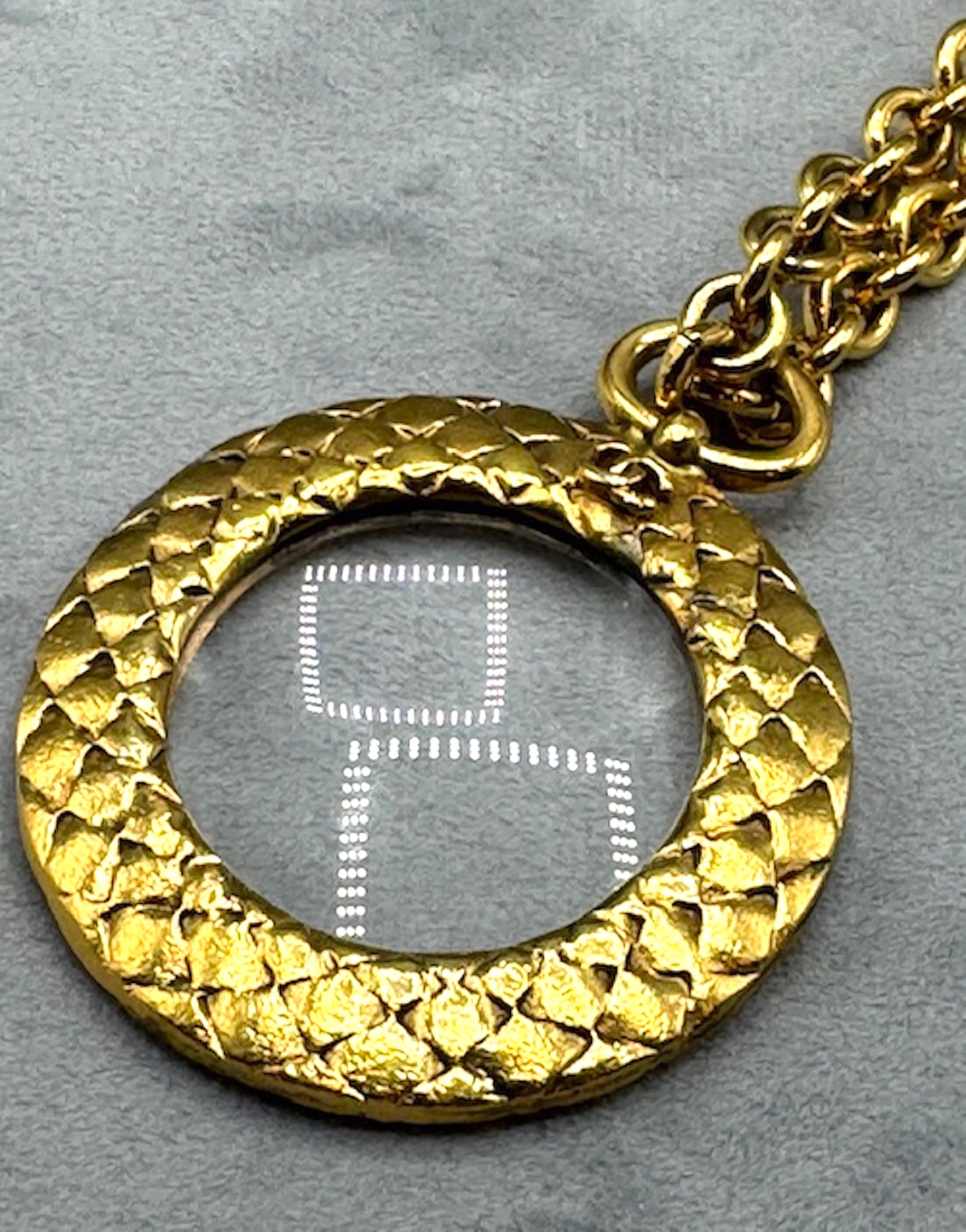Chanel Collar Colgante Lupa Primavera 2002 en venta 2