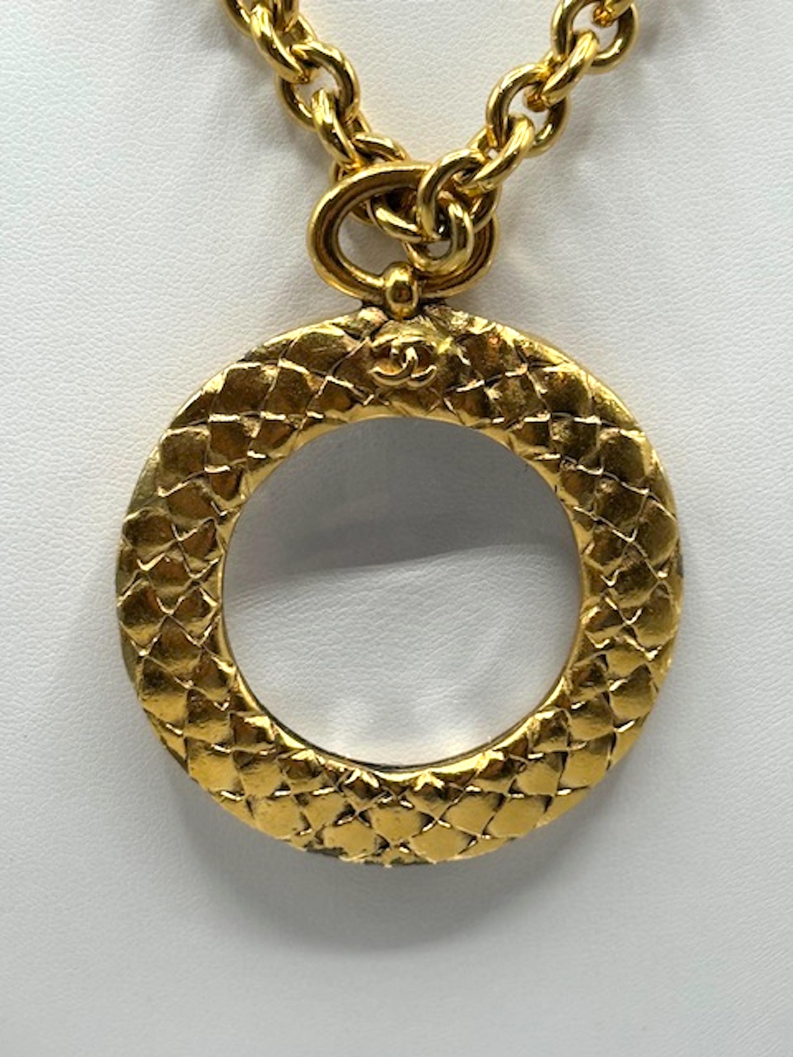 Chanel Collar Colgante Lupa Primavera 2002 en venta 8