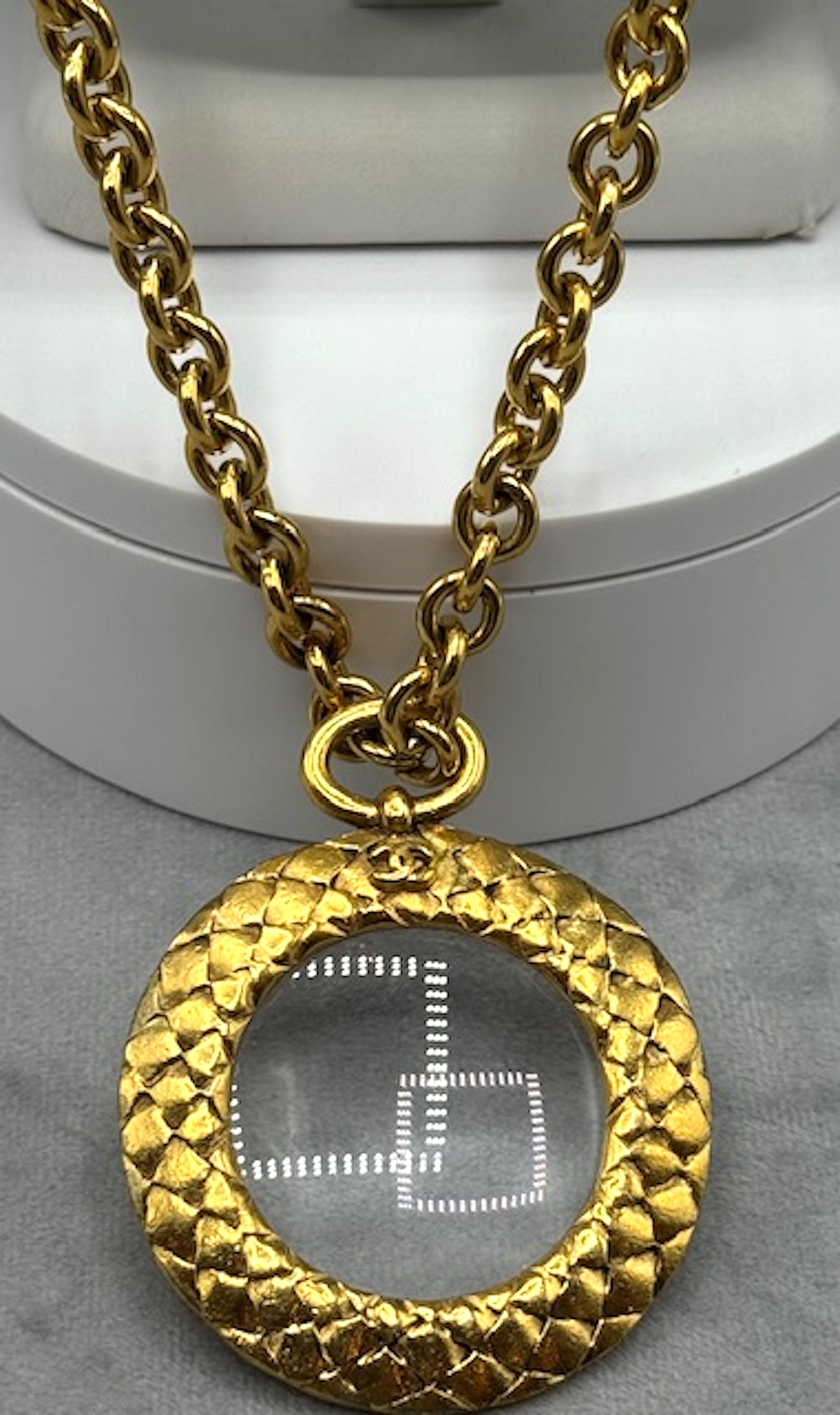 Chanel Collar Colgante Lupa Primavera 2002 en venta 6