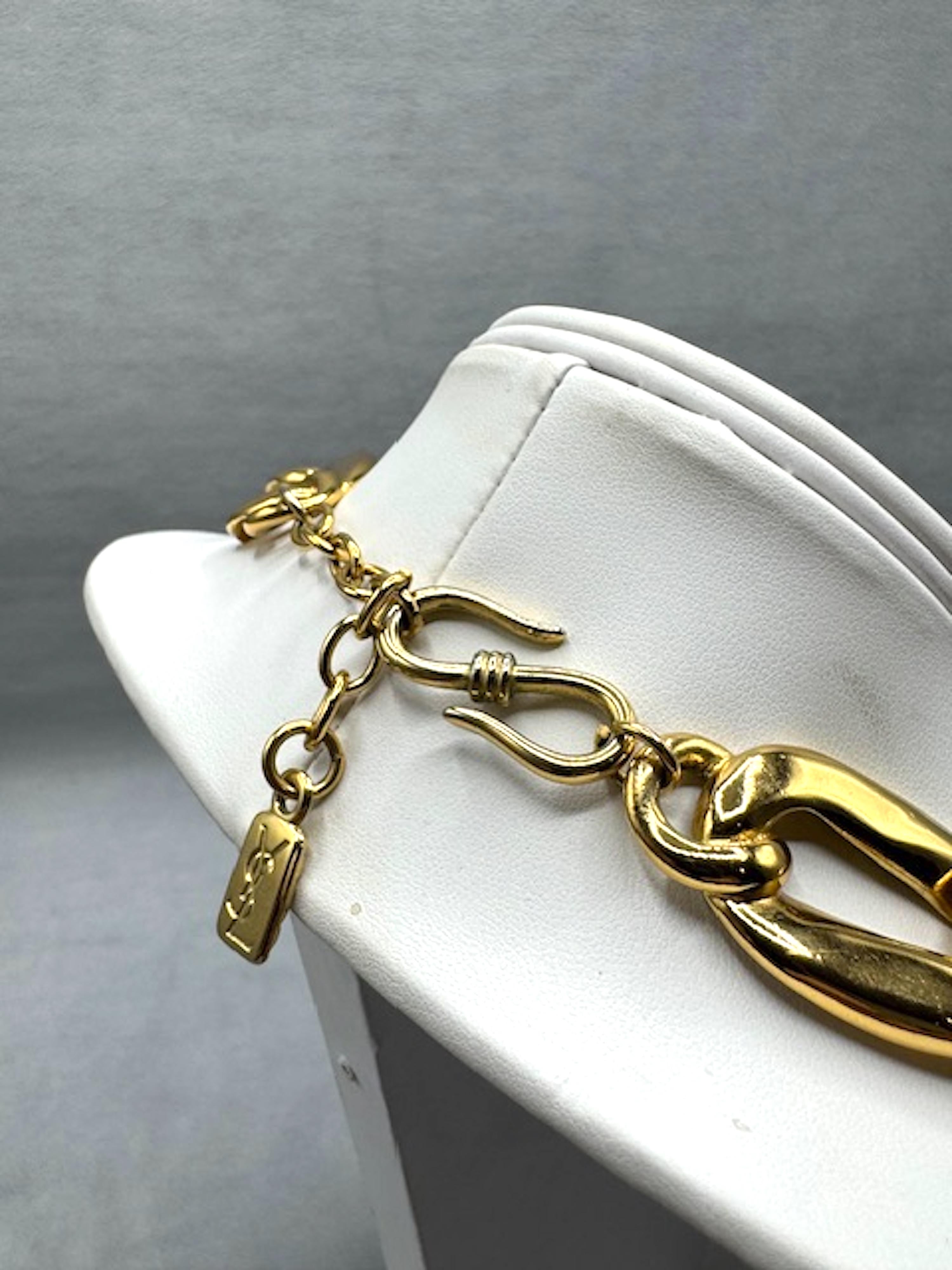 Yves Saint Laurent anni '80 - Collana a maglie larghe in oro e strass in vendita 7