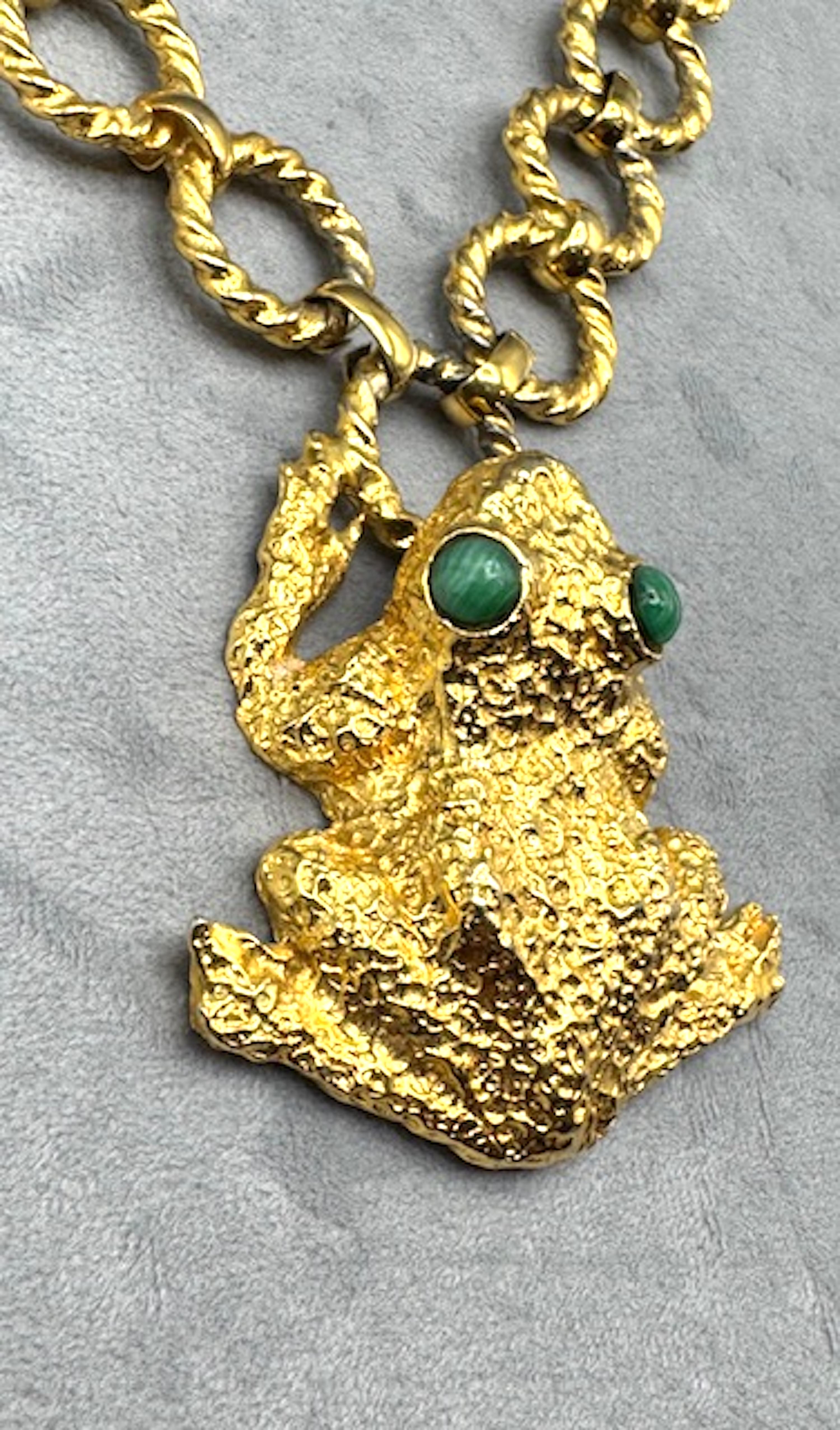 Collana con ciondolo a forma di rana in oro Mimi di Niscemi 1971 in vendita 1