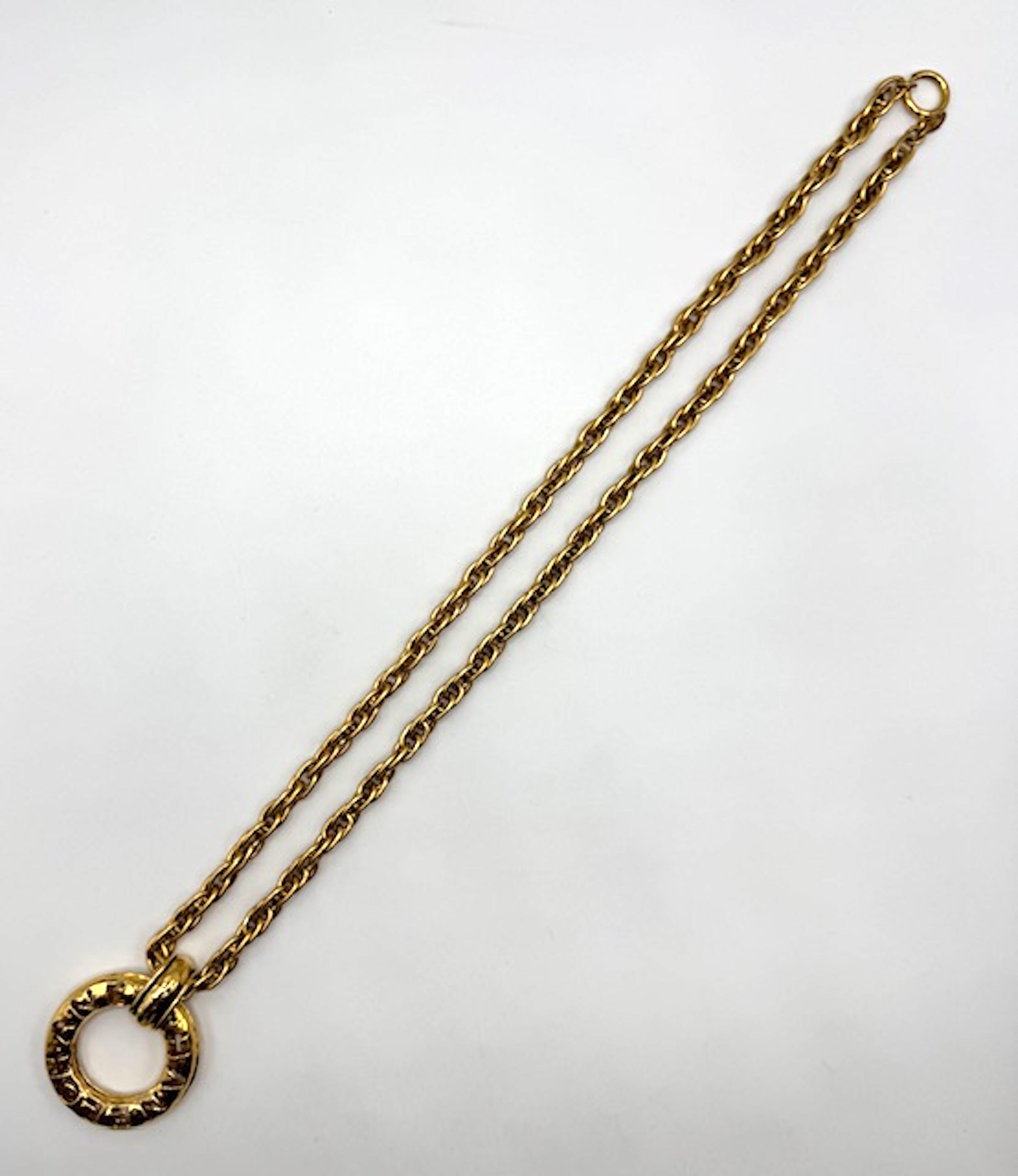 Collar Colgante Anillo Largo Oro Chanel Clásico Años 80 en Bueno estado para la venta en New York, NY